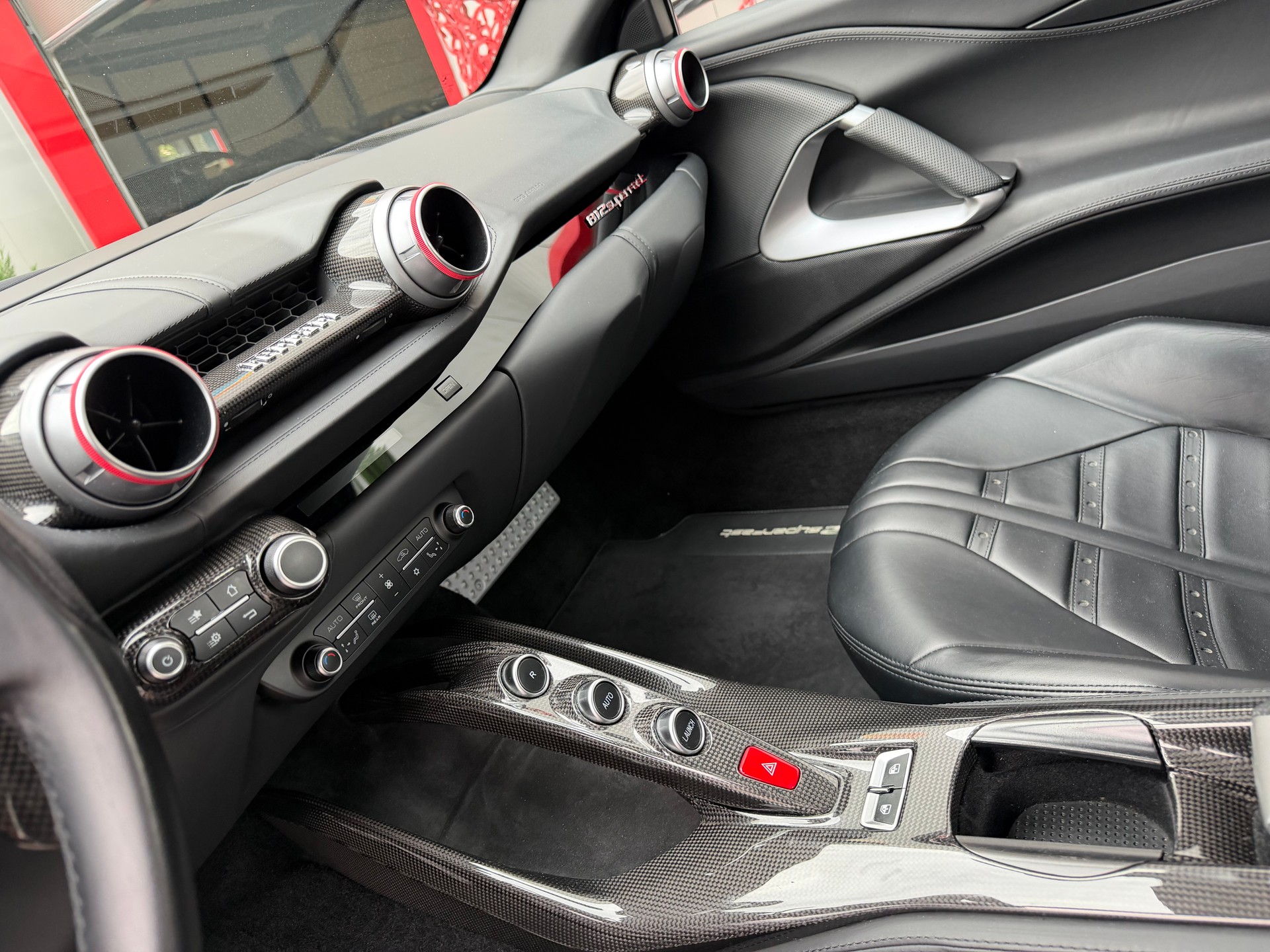 FERRARI 812 Superfast-image-17
