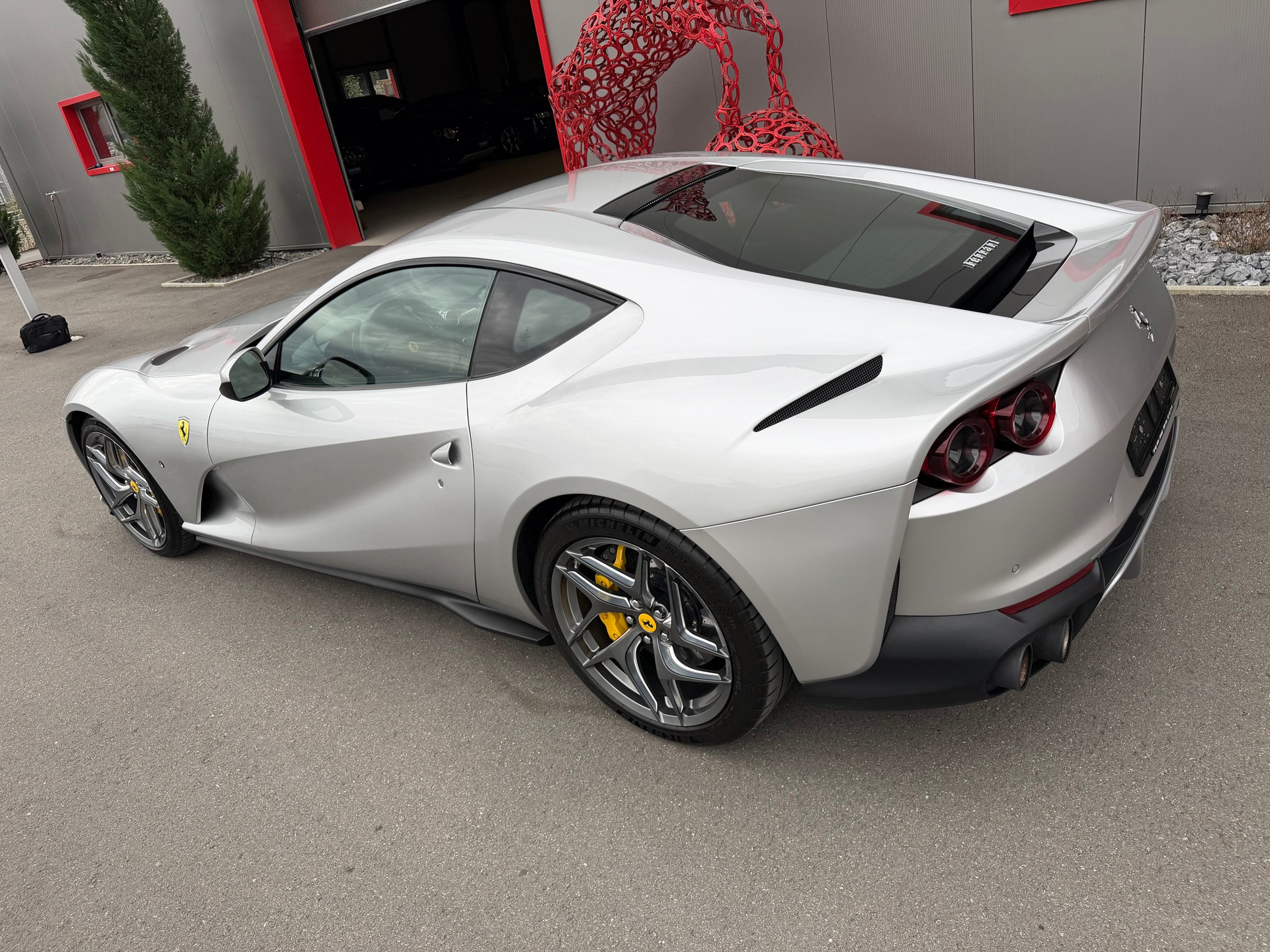 FERRARI 812 Superfast-image-8