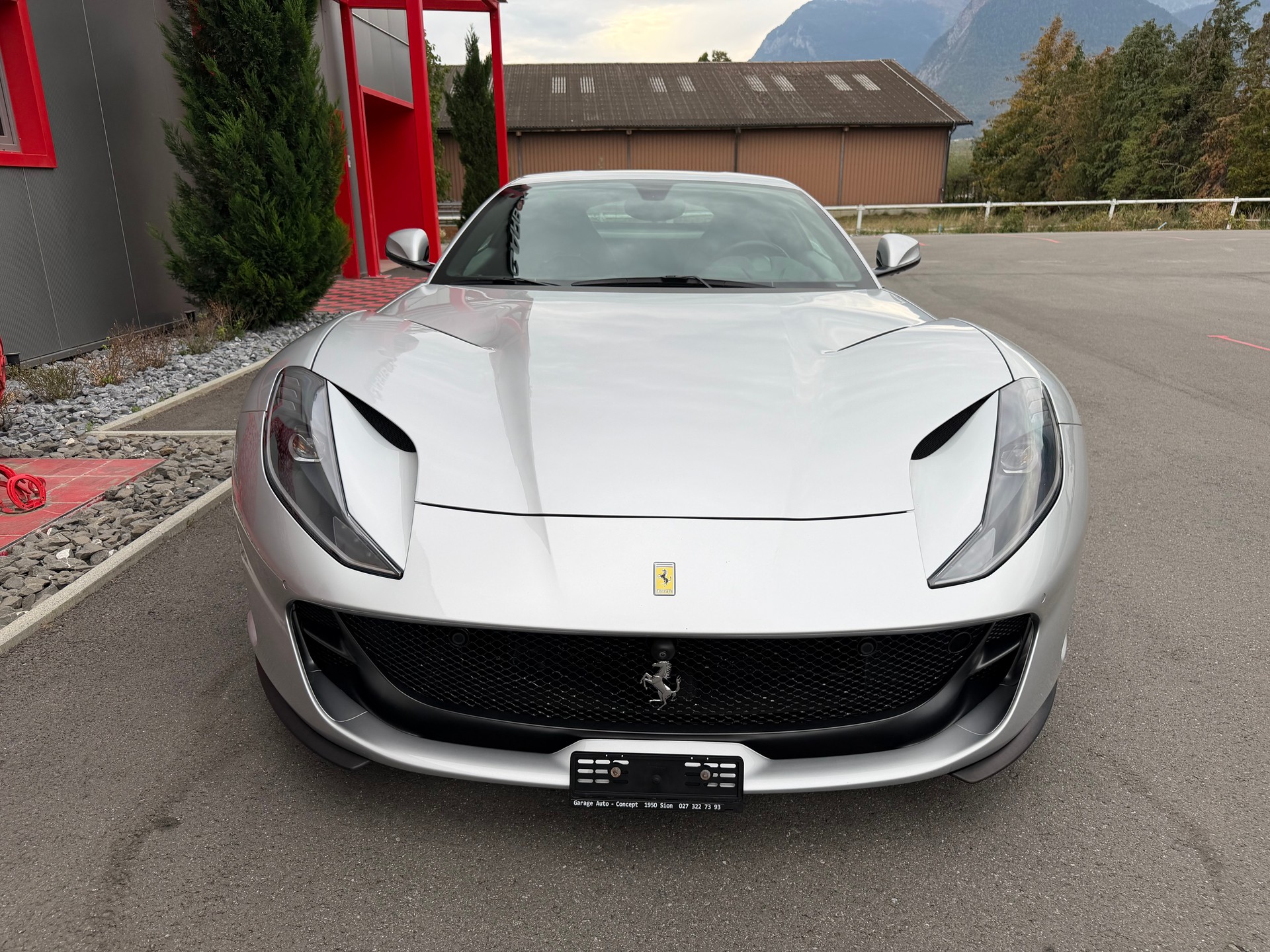 FERRARI 812 Superfast-image-3