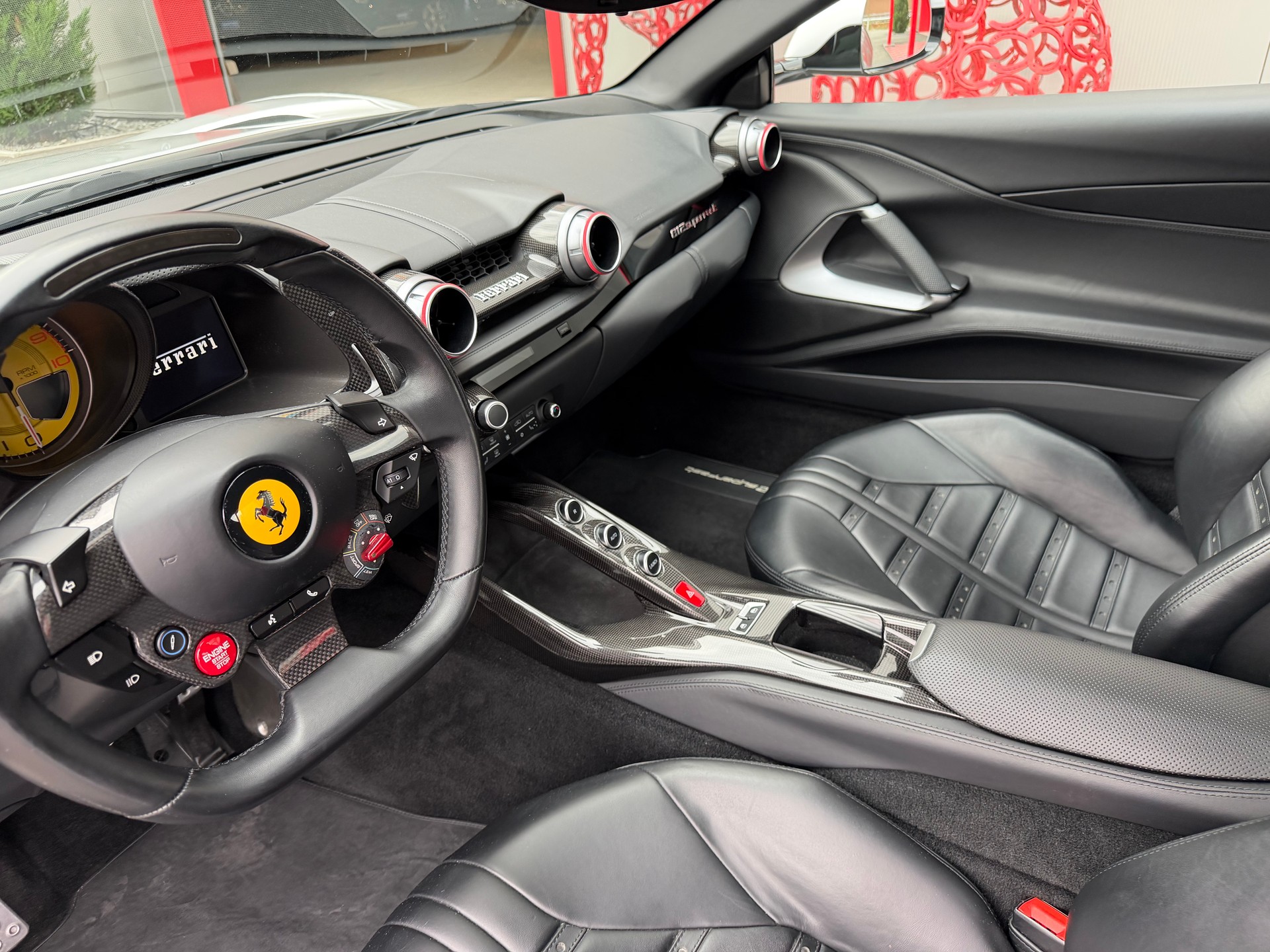 FERRARI 812 Superfast-image-16