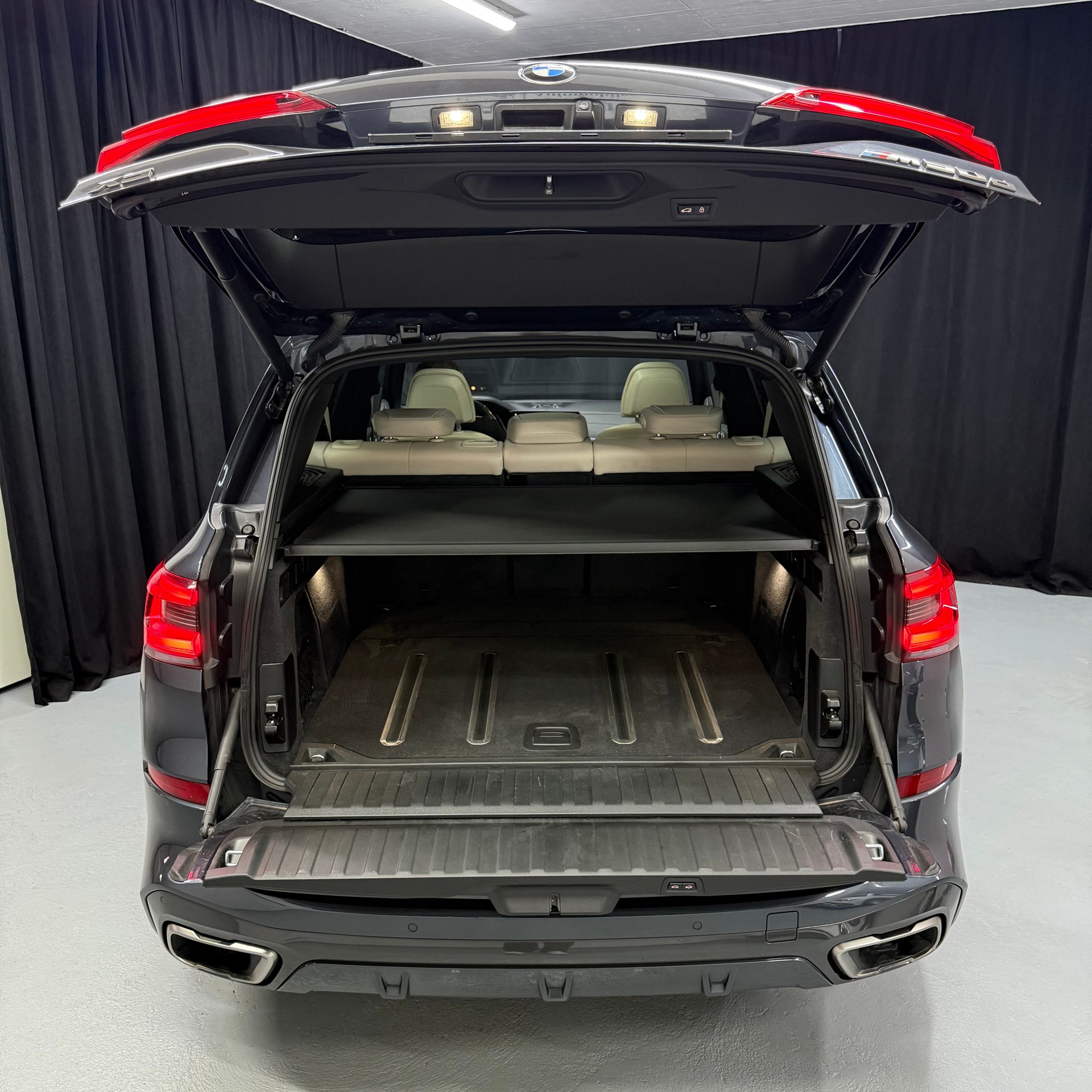 BMW X5 xDrive M50d Steptronic-image-12