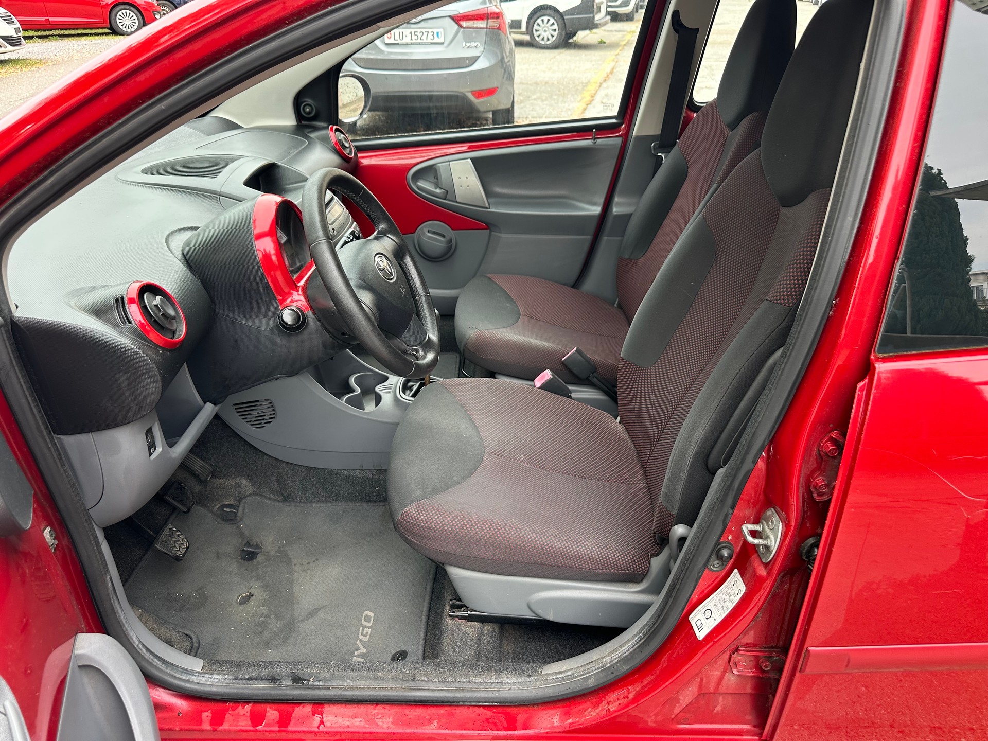TOYOTA Aygo 1.0 Linea Sol-image-9