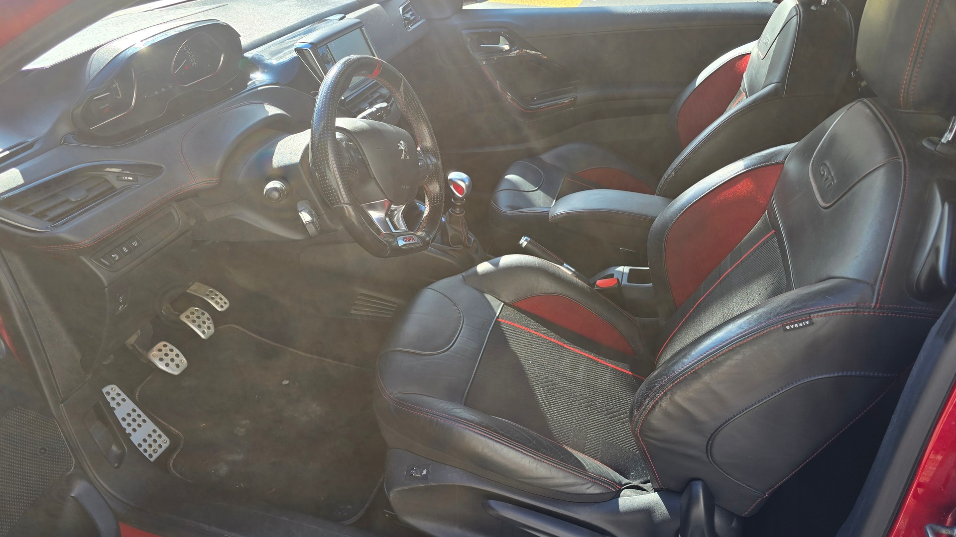 PEUGEOT 208 1.6 Turbo GTi-image-8