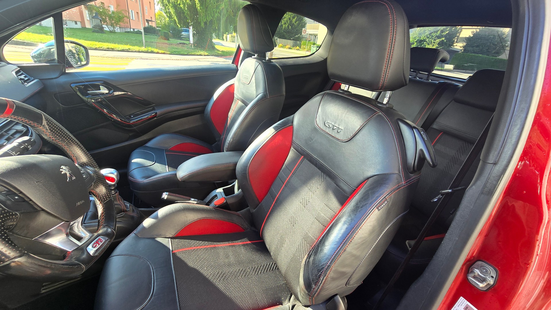 PEUGEOT 208 1.6 Turbo GTi-image-9