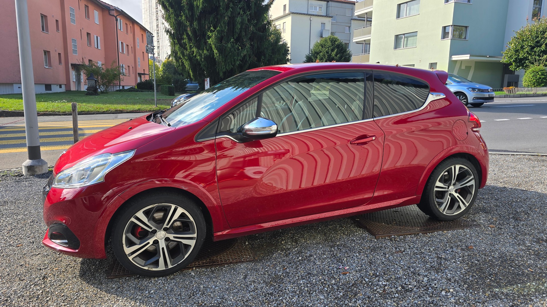 PEUGEOT 208 1.6 Turbo GTi-image-3