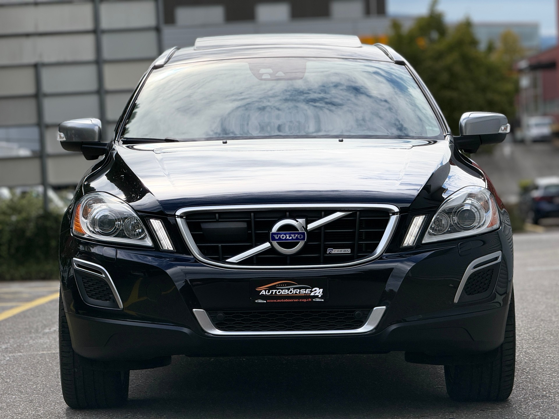 VOLVO XC60 D5 AWD R-Design Geartronic-image-2