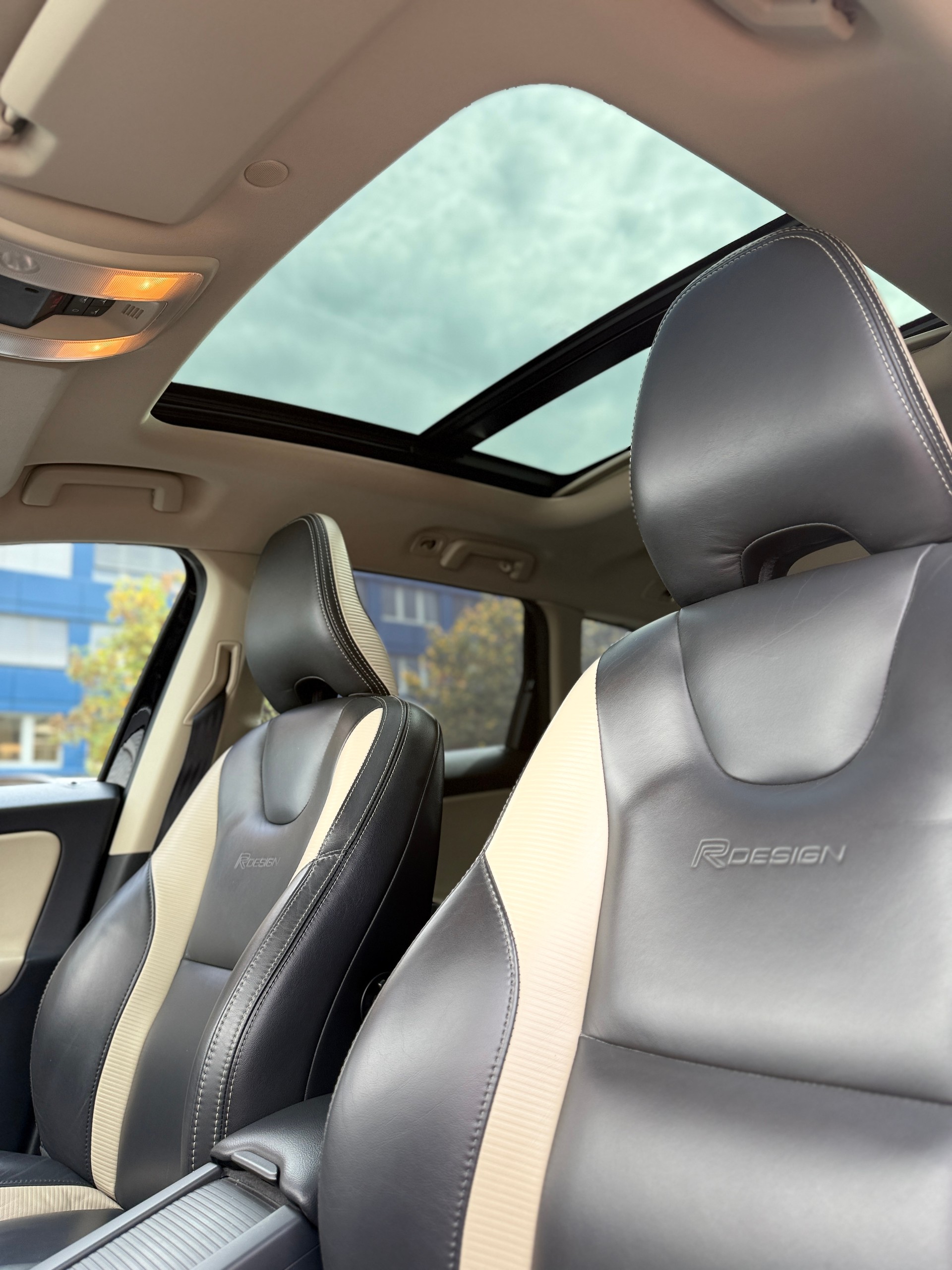 VOLVO XC60 D5 AWD R-Design Geartronic-image-10