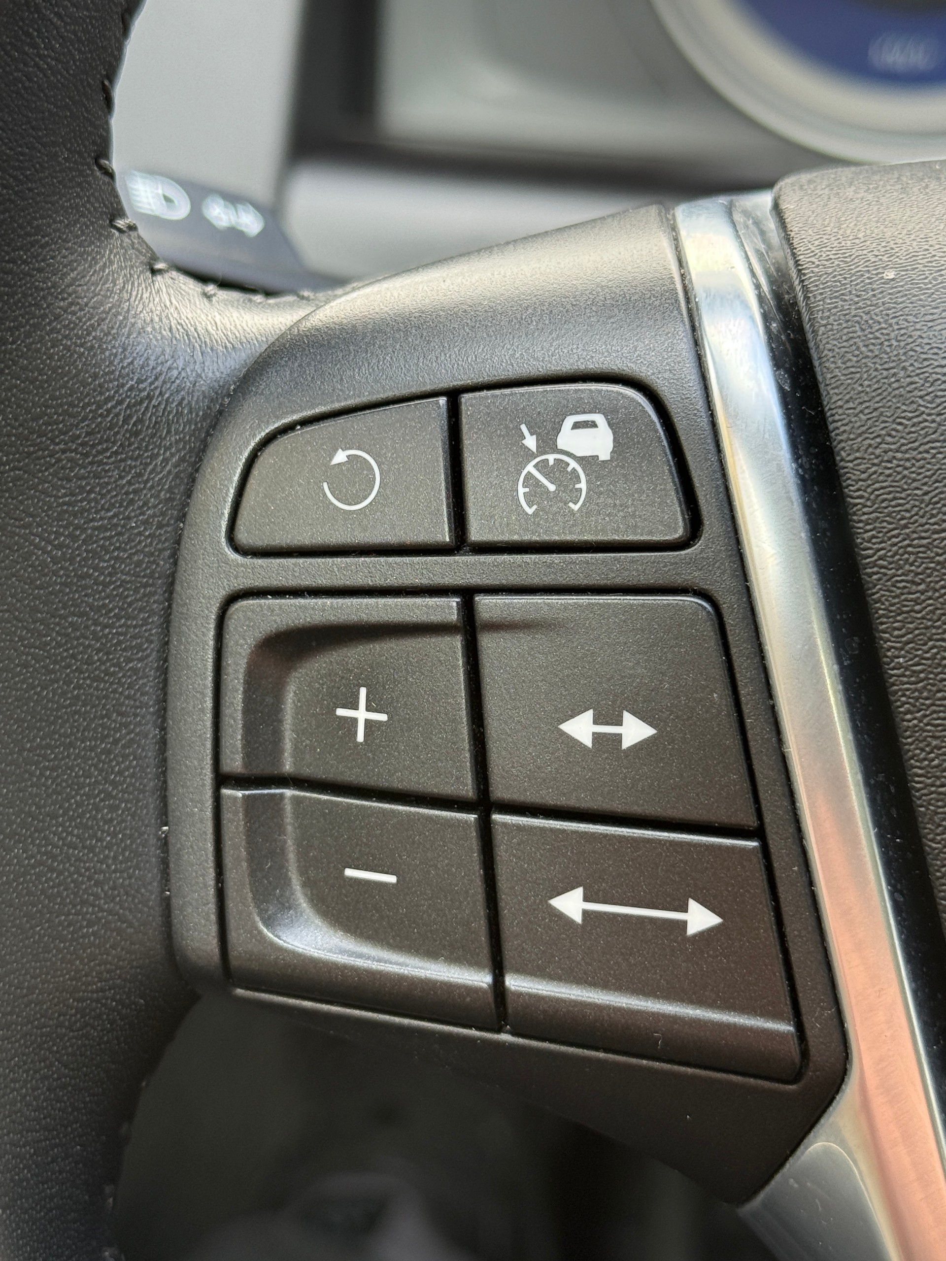 VOLVO XC60 D5 AWD R-Design Geartronic-image-22