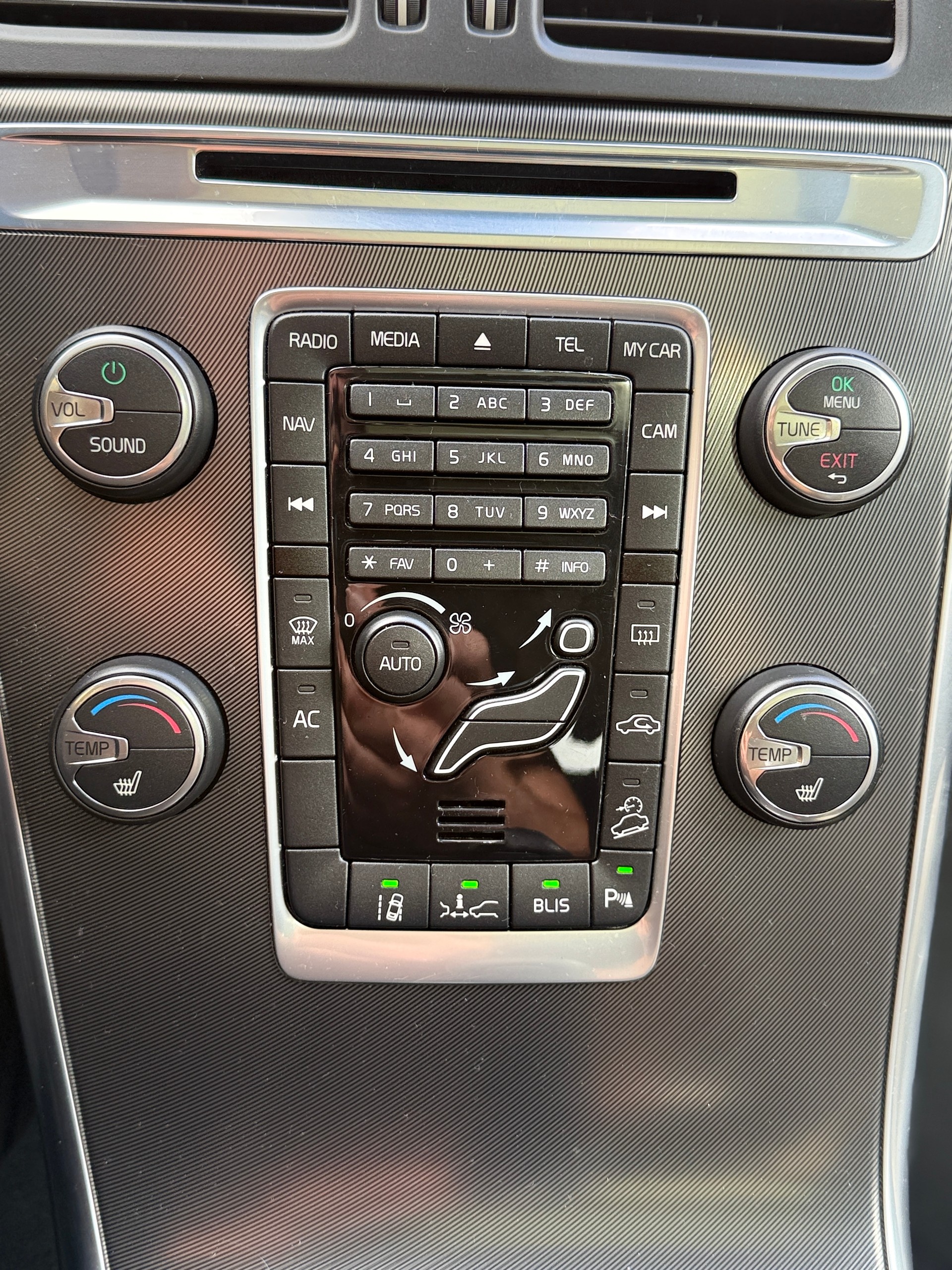 VOLVO XC60 D5 AWD R-Design Geartronic-image-15
