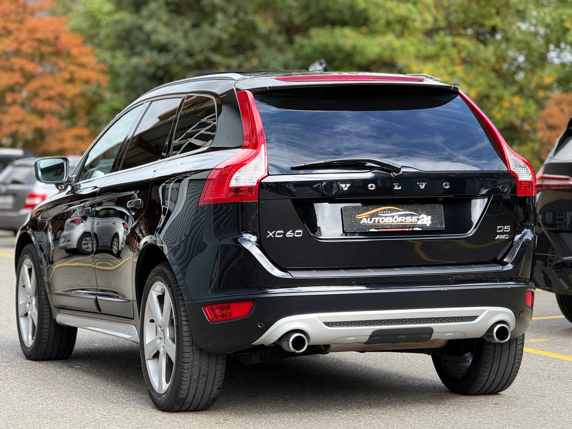 VOLVO XC60 D5 AWD R-Design Geartronic-image-3