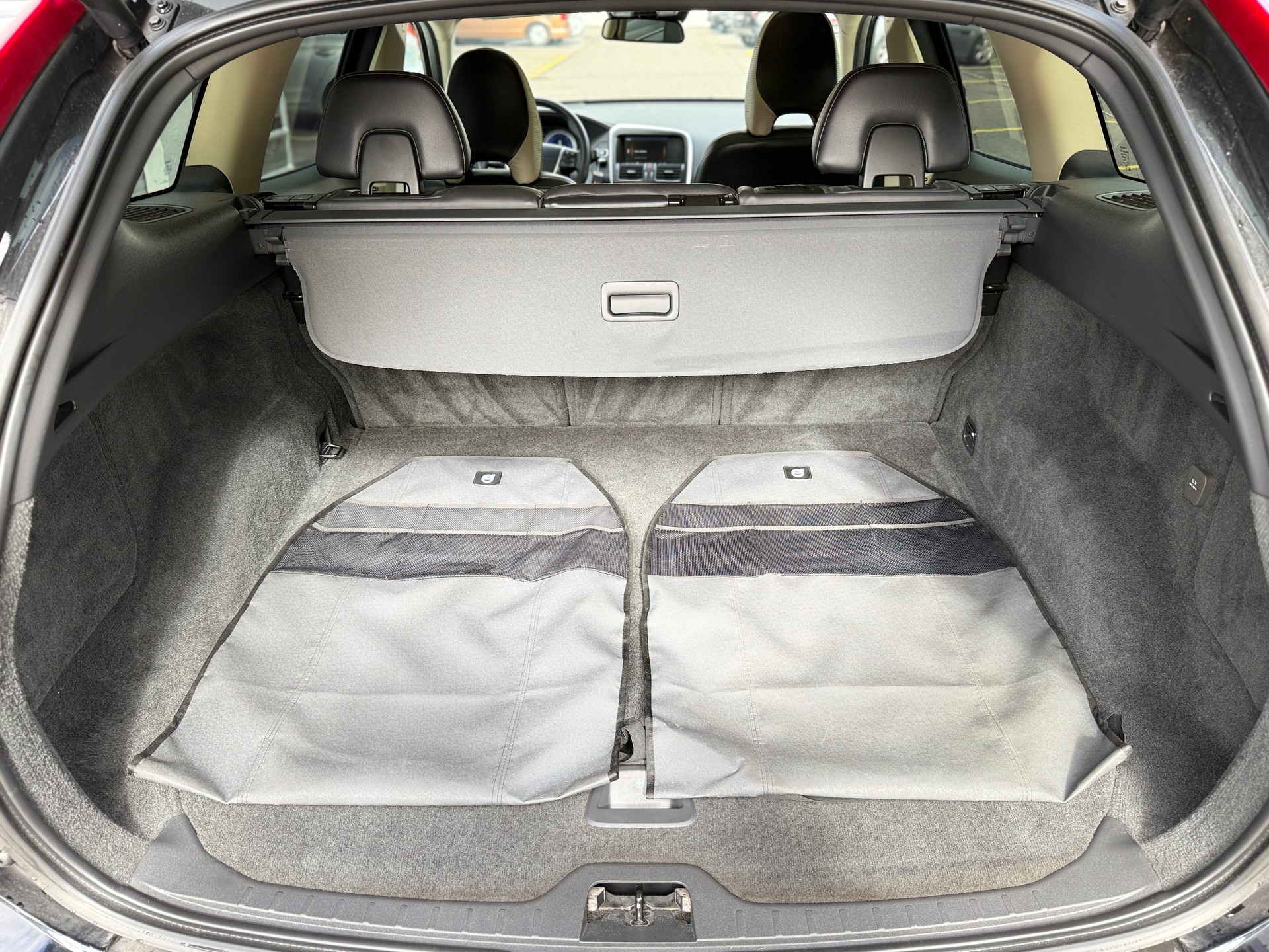 VOLVO XC60 D5 AWD R-Design Geartronic-image-25