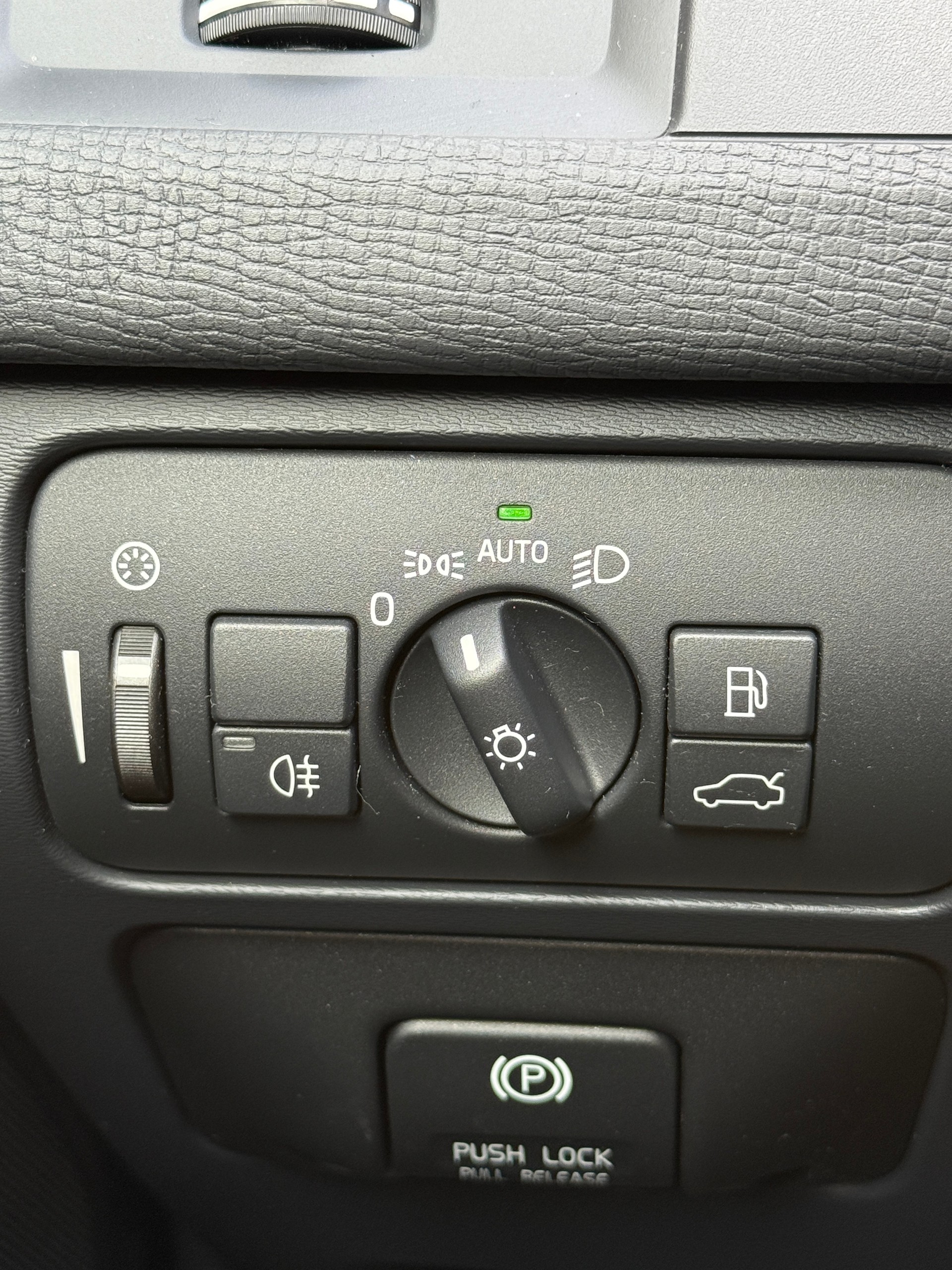 VOLVO XC60 D5 AWD R-Design Geartronic-image-21