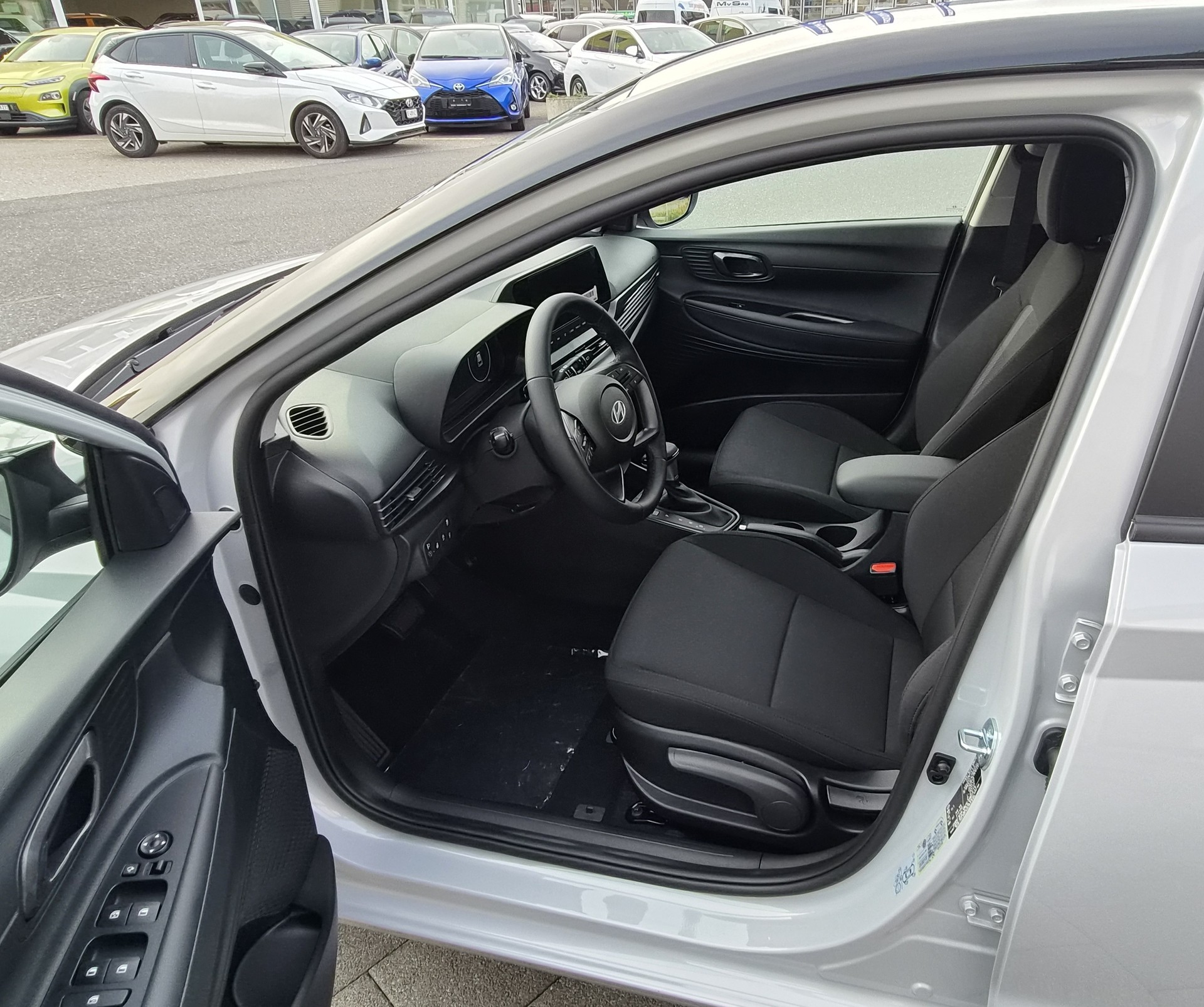 HYUNDAI i20 1.0 T-GDi Amplia GO! DCT-image-9