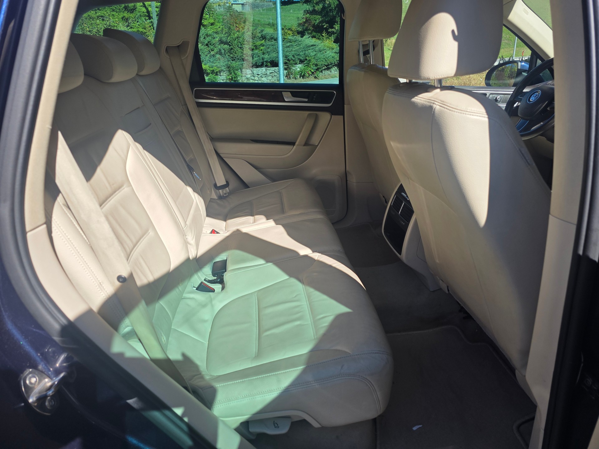 VW Touareg 3.0 TDI BlueMotion Technology Tiptronic-image-11