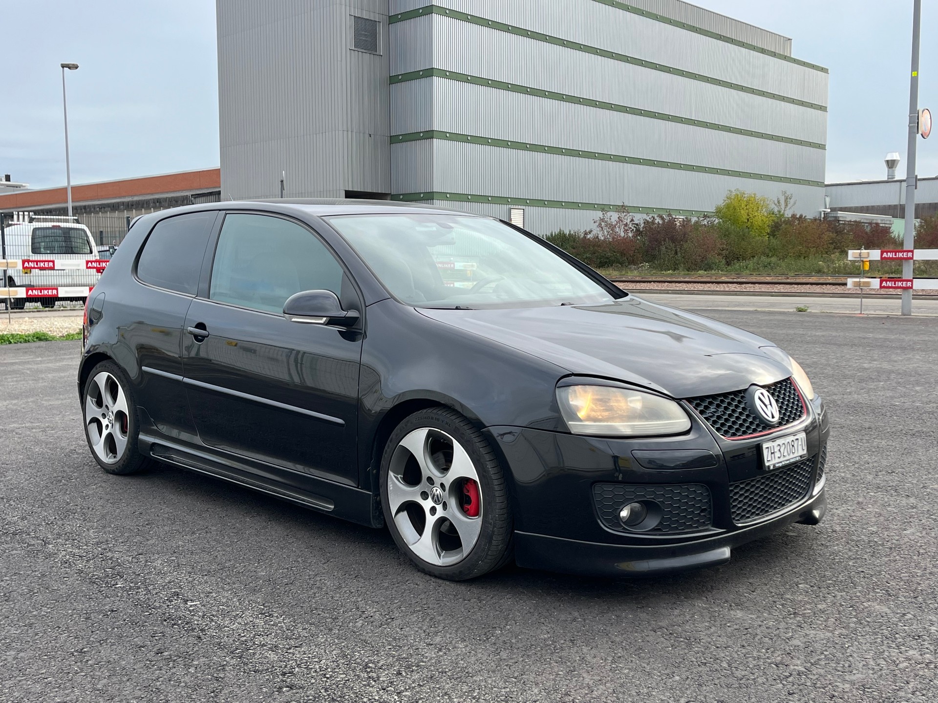 VW Golf 2.0 TFSI GTI-image-1