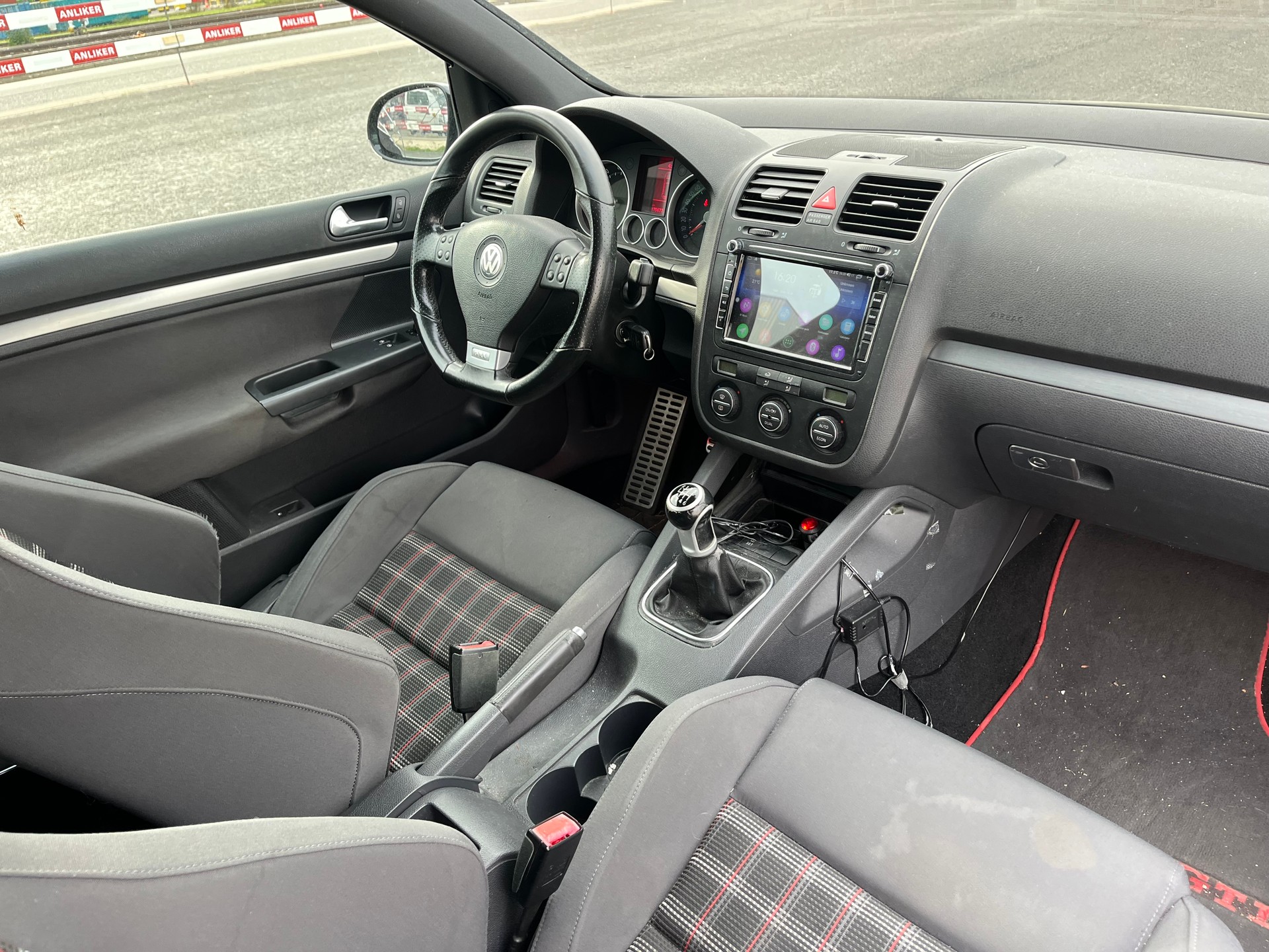 VW Golf 2.0 TFSI GTI-image-12