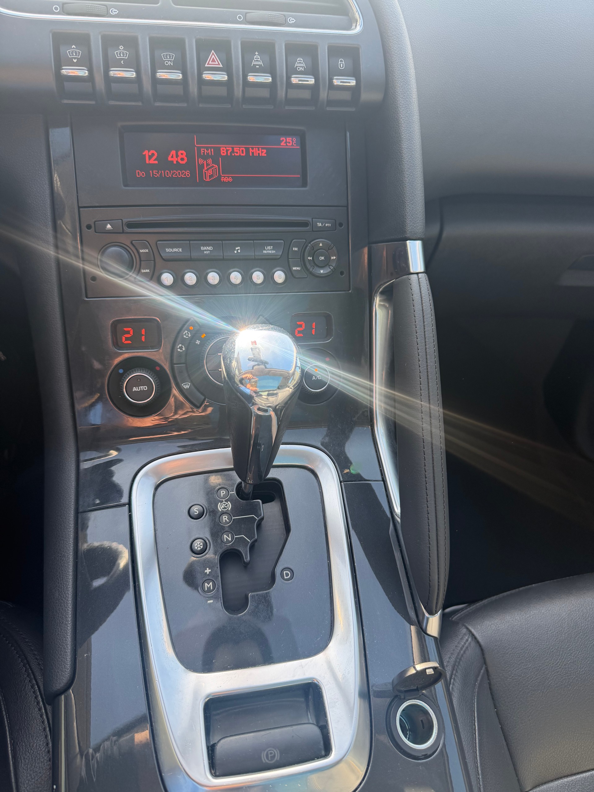 PEUGEOT 3008 1.6 16V T Sport Pack Tiptronic-image-12