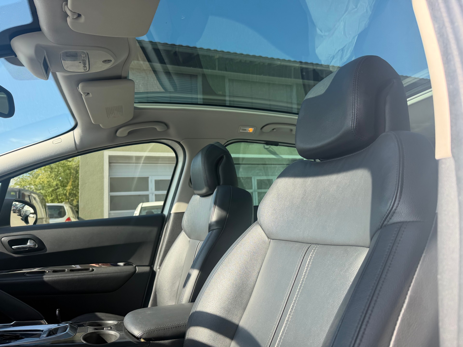 PEUGEOT 3008 1.6 16V T Sport Pack Tiptronic-image-6