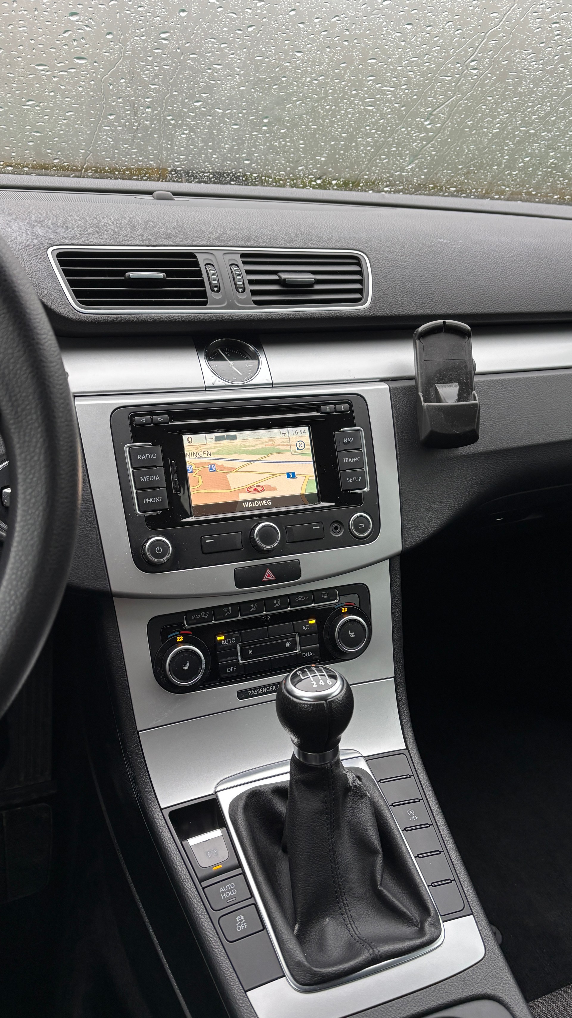 VW 2.0 TDI 140 BlueMT Trendline-image-2