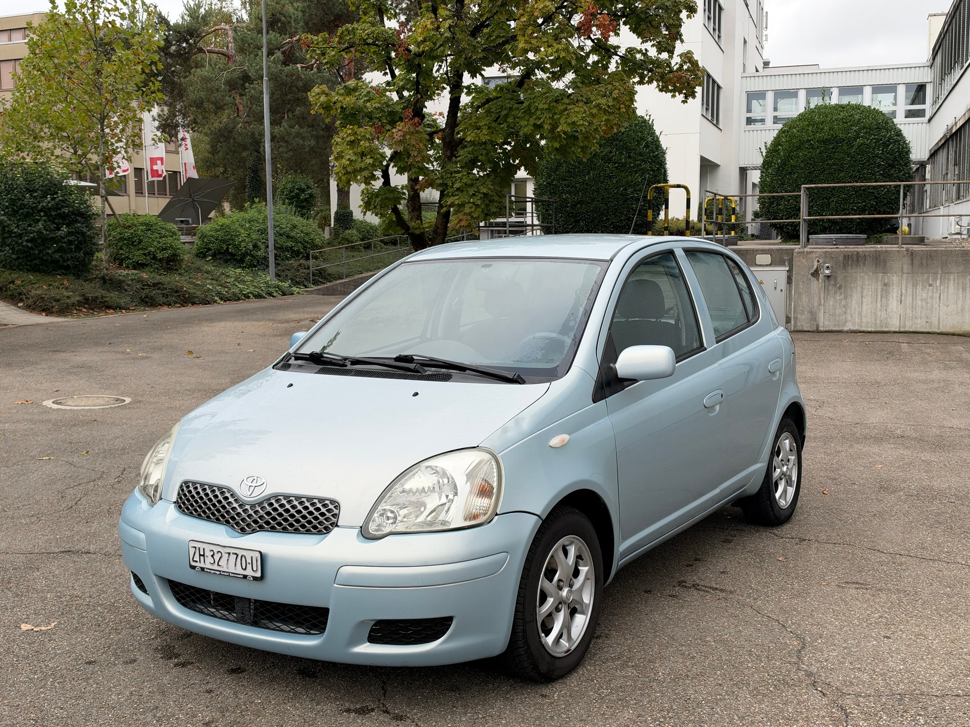 TOYOTA Yaris 1.3 Linea Sol-showroom-element-1