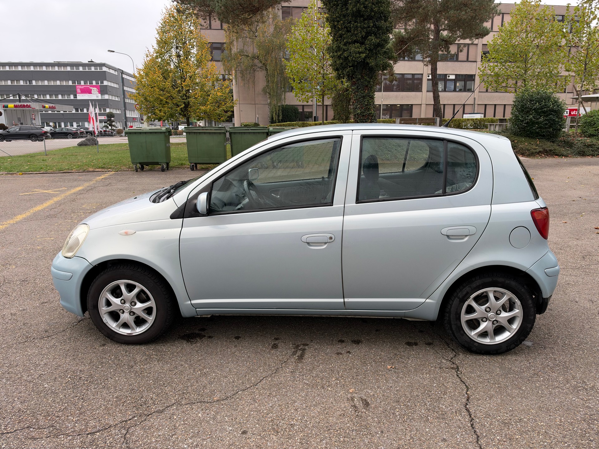 TOYOTA Yaris 1.3 Linea Sol-image-9