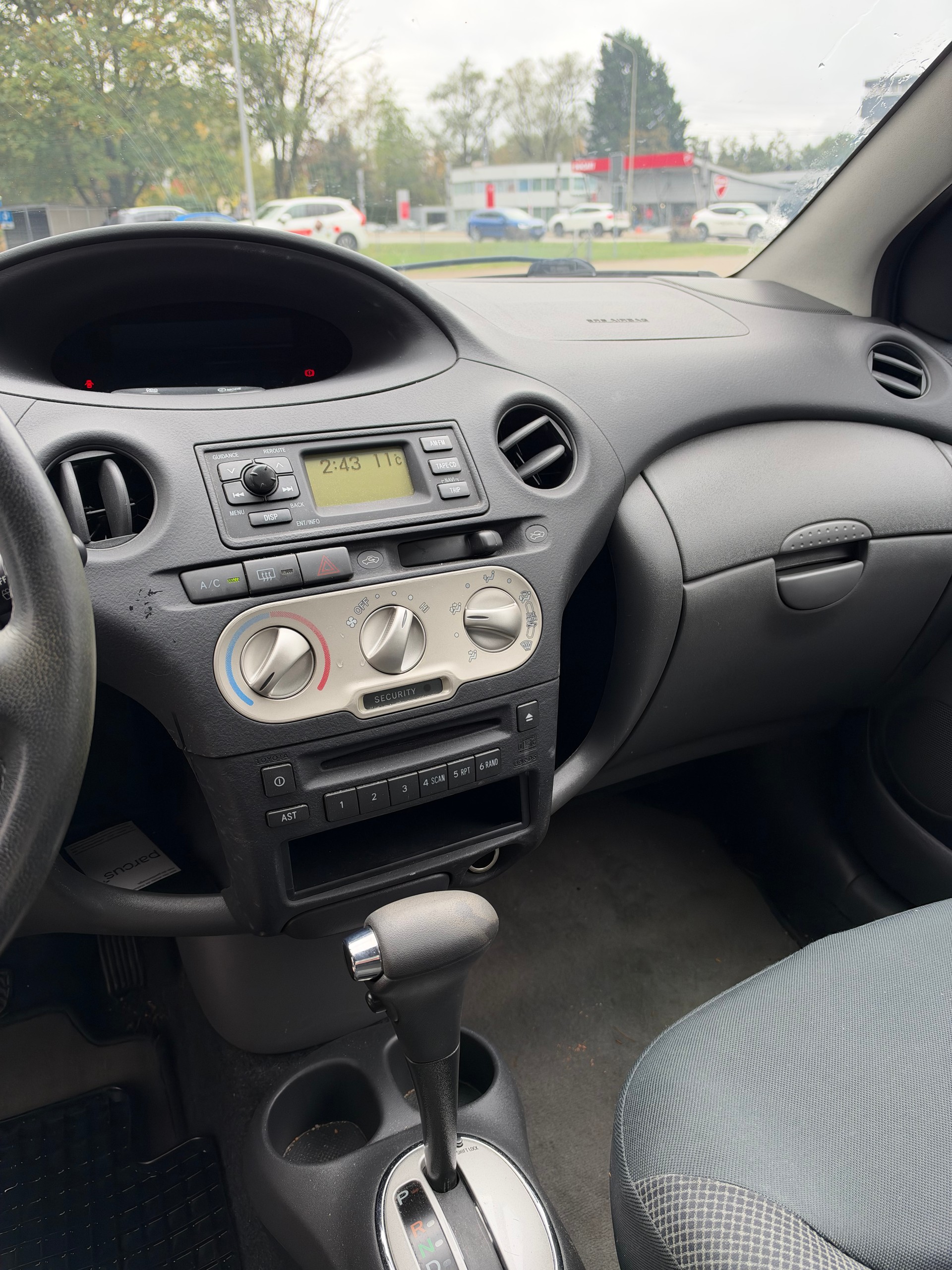 TOYOTA Yaris 1.3 Linea Sol-image-11