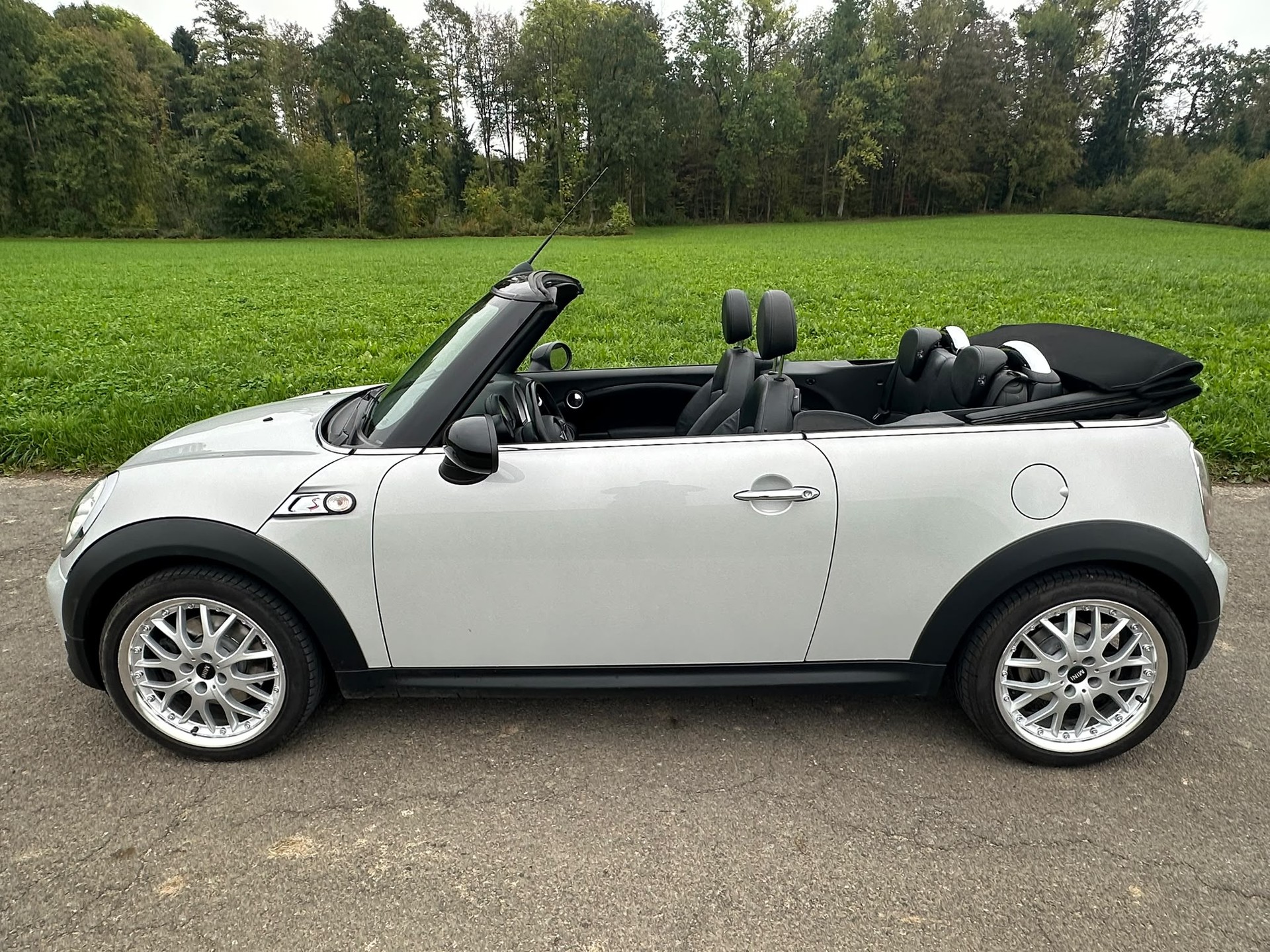 MINI Cooper S Cabriolet-image-2
