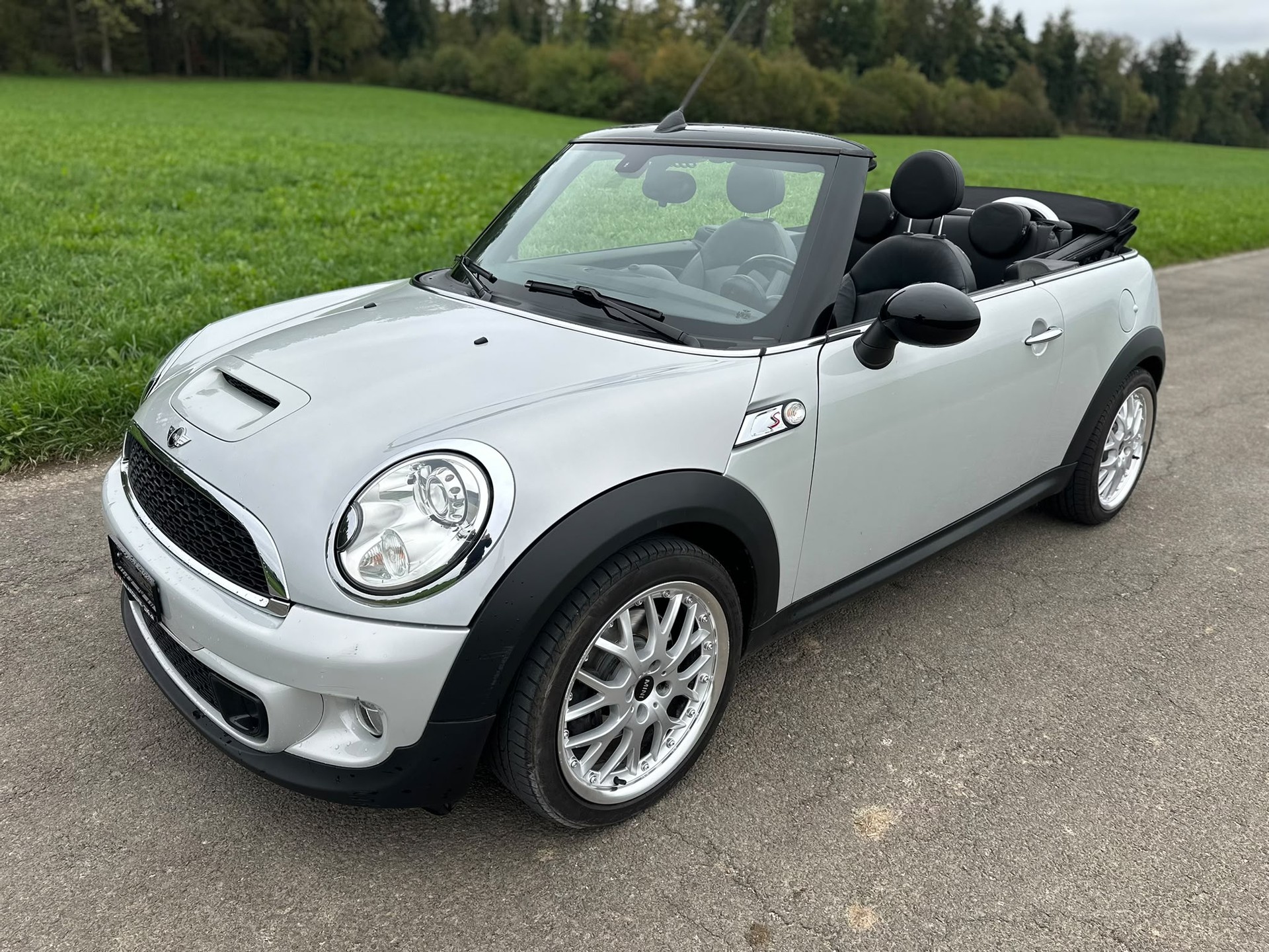 MINI Cooper S Cabriolet-image-1