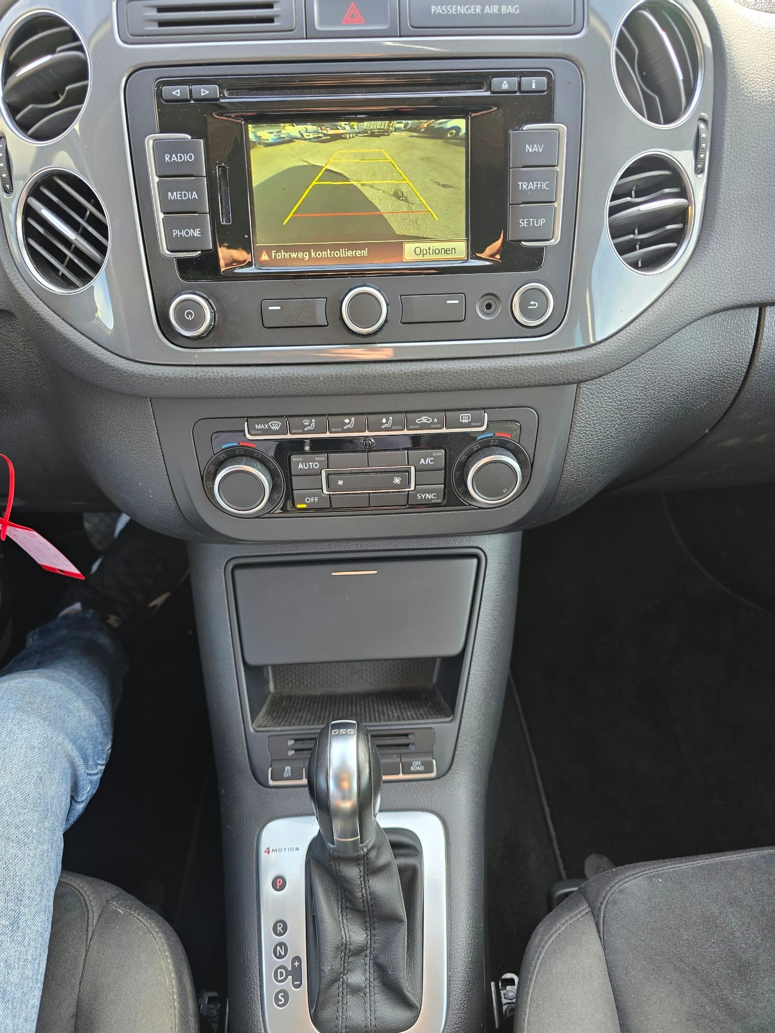 VW Tiguan 2.0 TDI BlueMotion Track&Style 4Motion DSG-image-12
