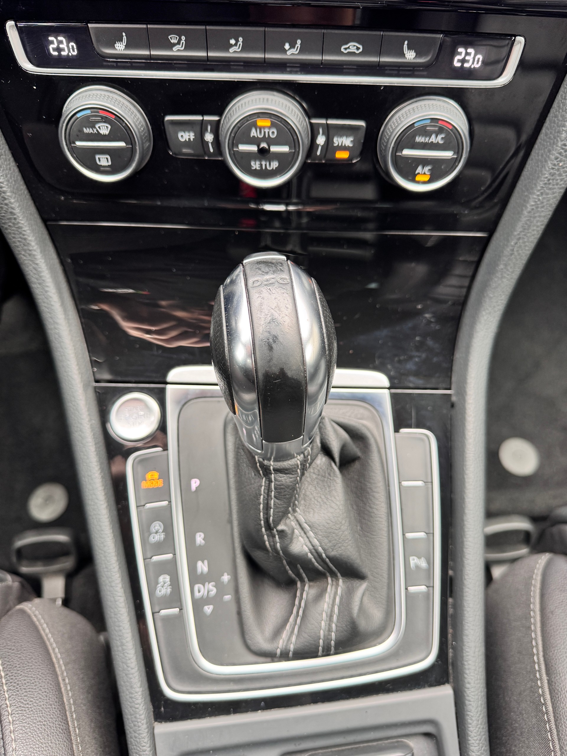 VW Golf 2.0 TSI R 4Motion DSG-image-17