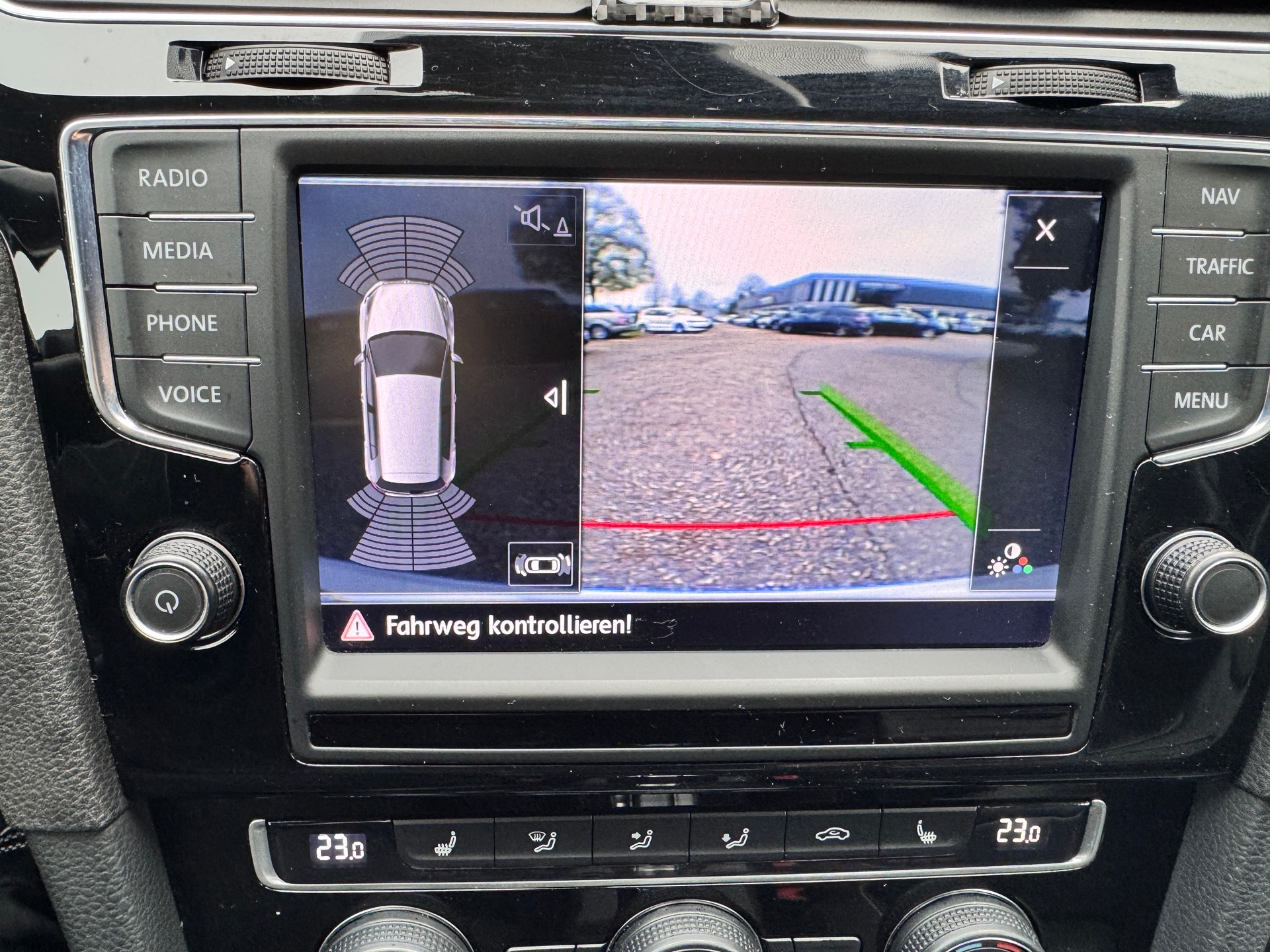 VW Golf 2.0 TSI R 4Motion DSG-image-16