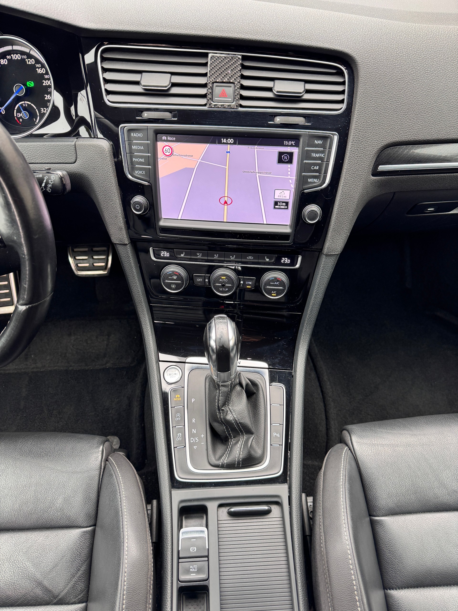 VW Golf 2.0 TSI R 4Motion DSG-image-12
