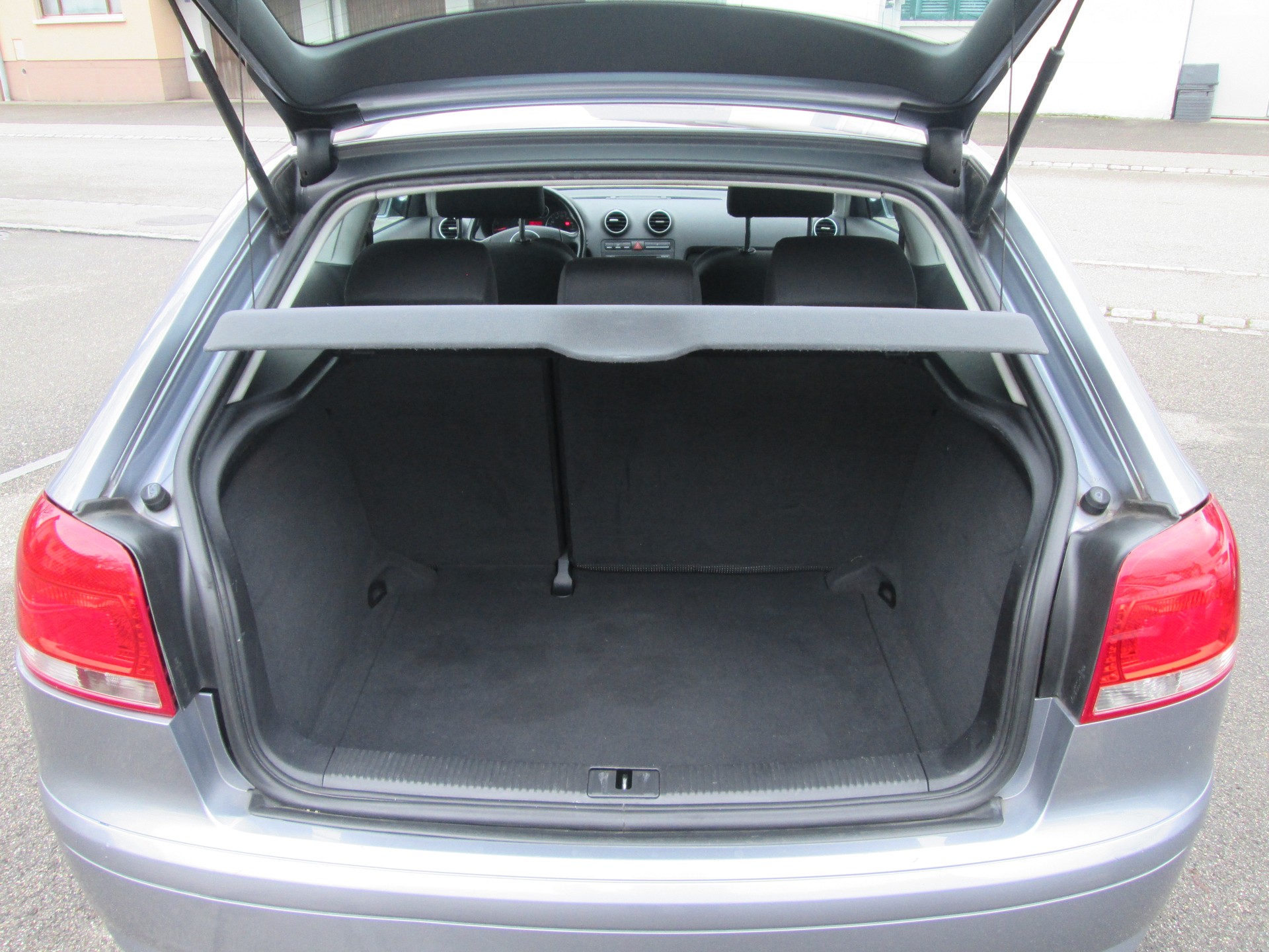 AUDI A3 2.0 FSI Attraction-image-9