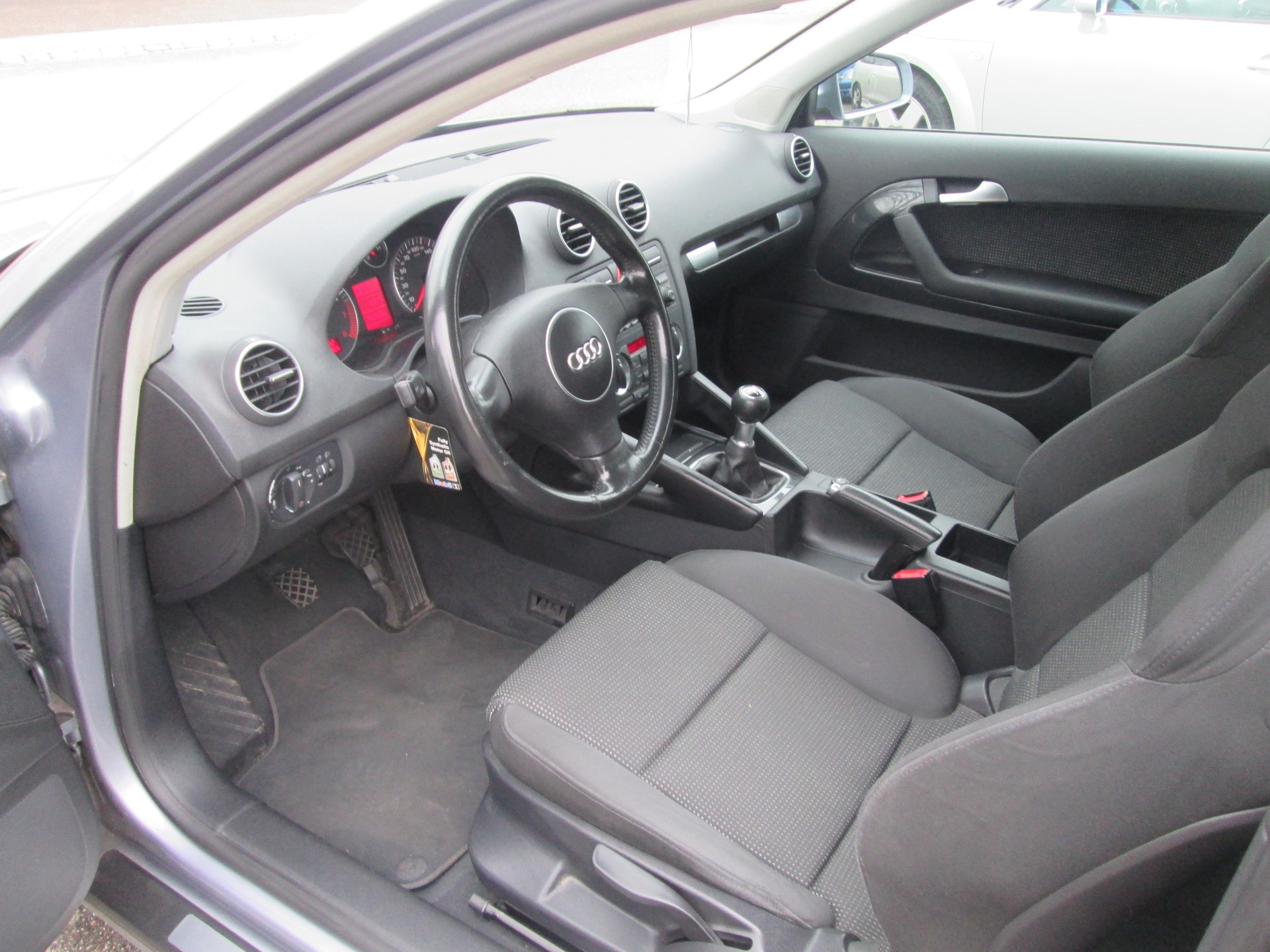 AUDI A3 2.0 FSI Attraction-image-6
