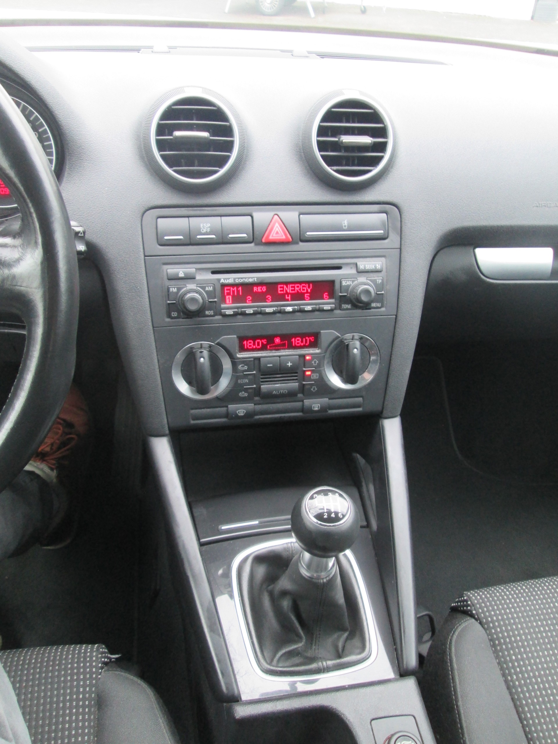 AUDI A3 2.0 FSI Attraction-image-12