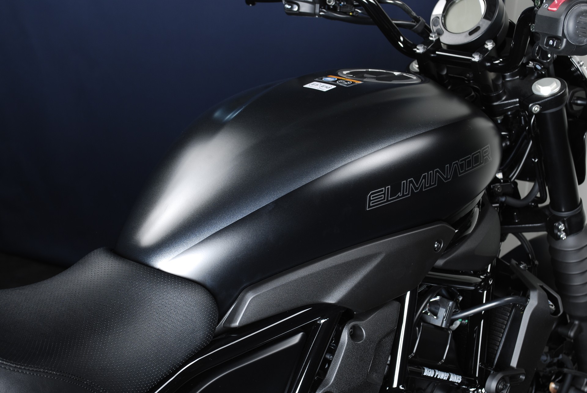 KAWASAKI Eliminator 500 SE MY25 - Umbau-showroom-element-3
