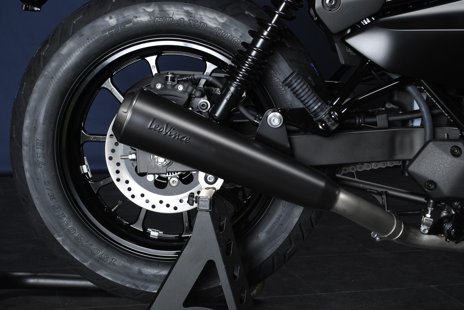 KAWASAKI Eliminator 500 SE MY25 - Umbau-showroom-element-2