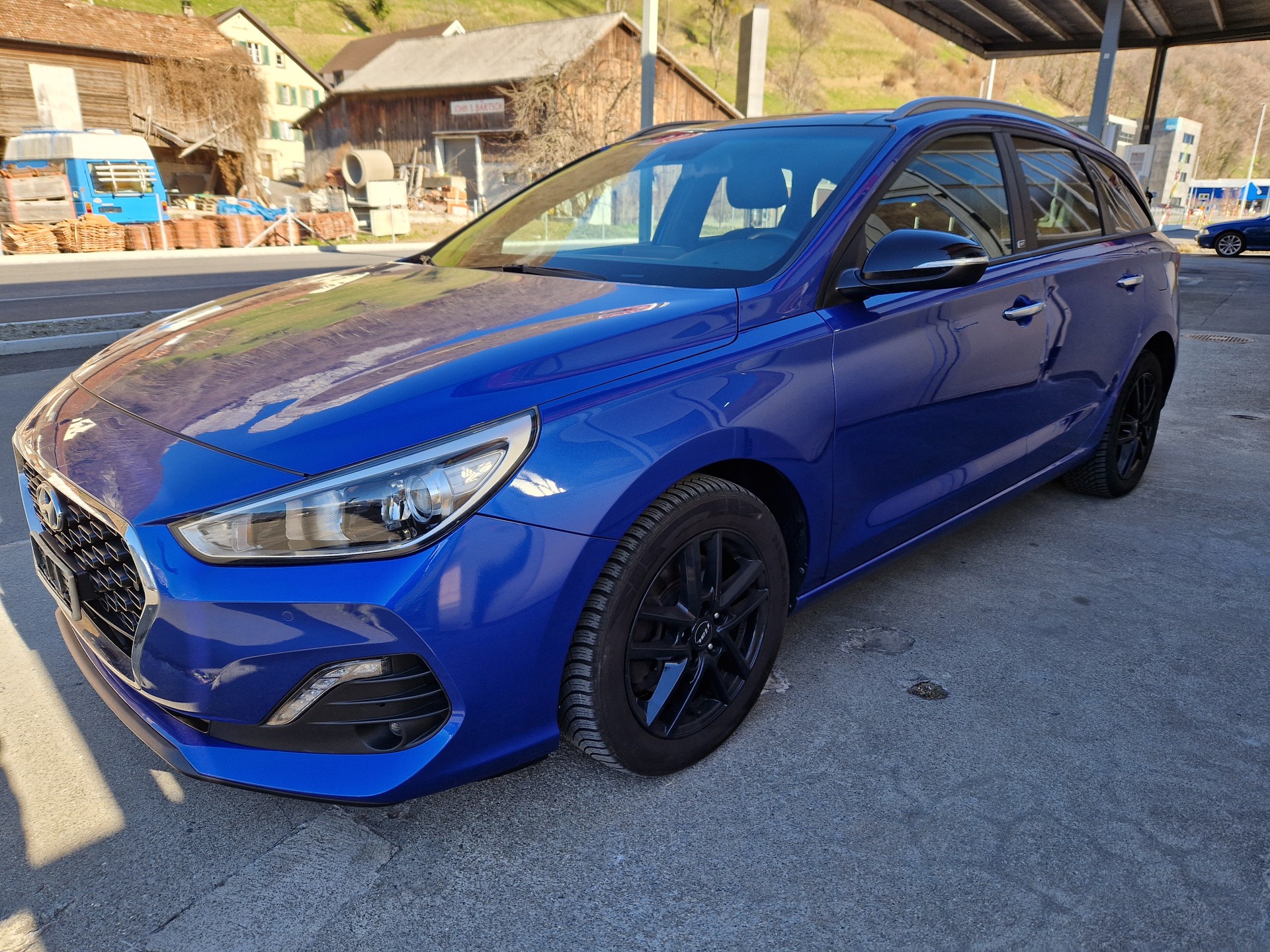 HYUNDAI i30 Wagon 1.4 T-GDi Amplia DCT-image-1