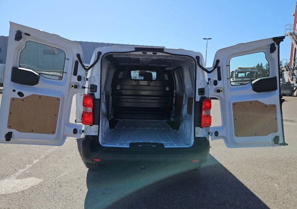 PEUGEOT Expert 2.2 HDi 150 S&S Standard EAT8-image-5