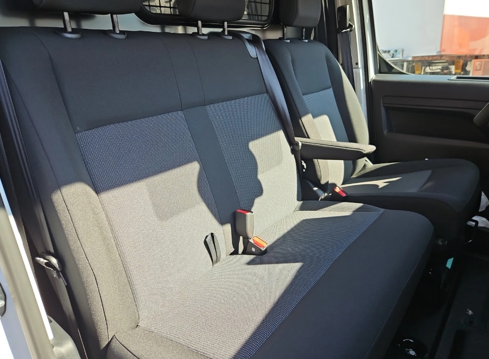 PEUGEOT Expert 2.2 HDi 150 S&S Standard EAT8-image-10
