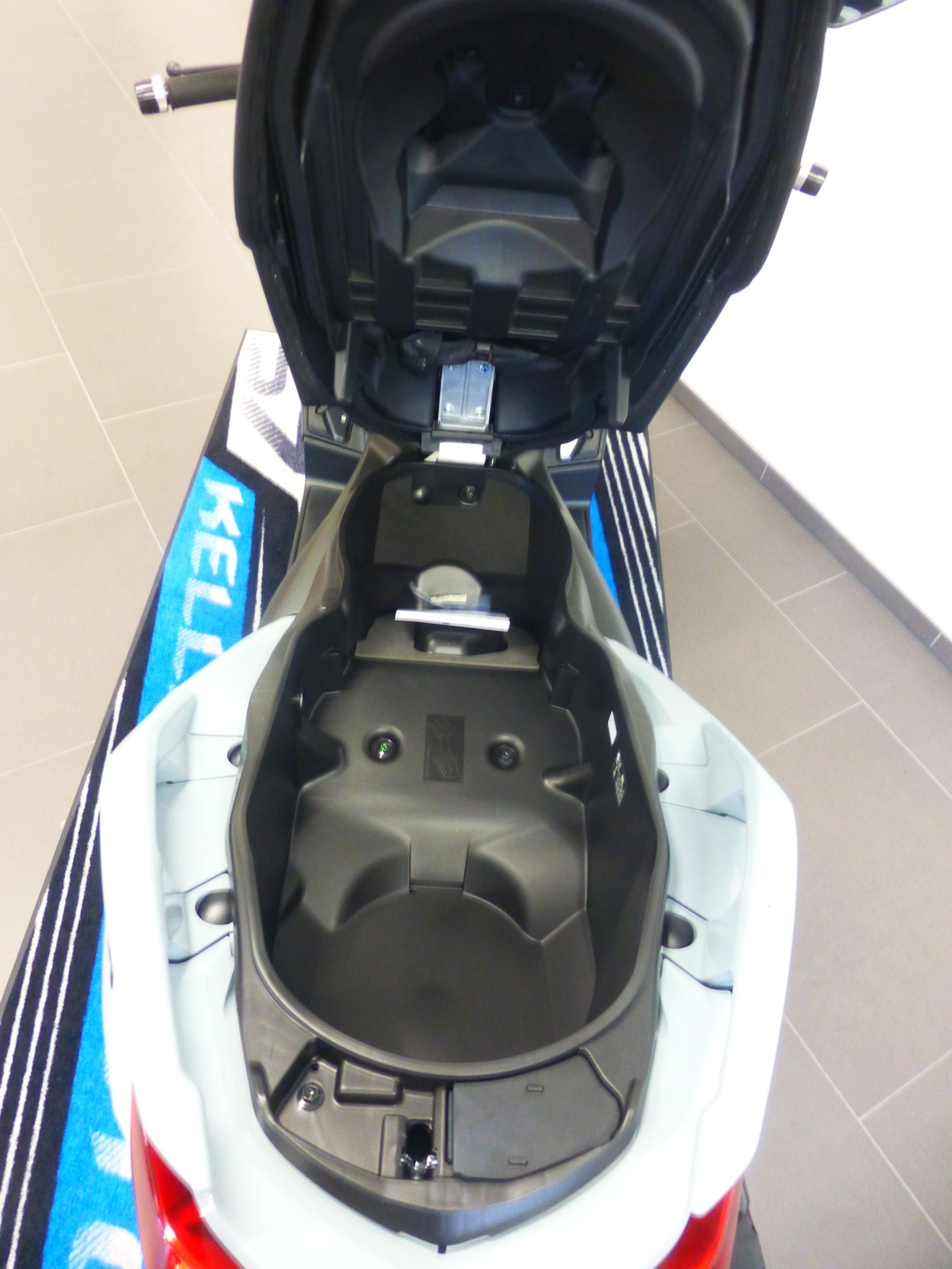 YAMAHA X-Max 300 Tech Max-image-12