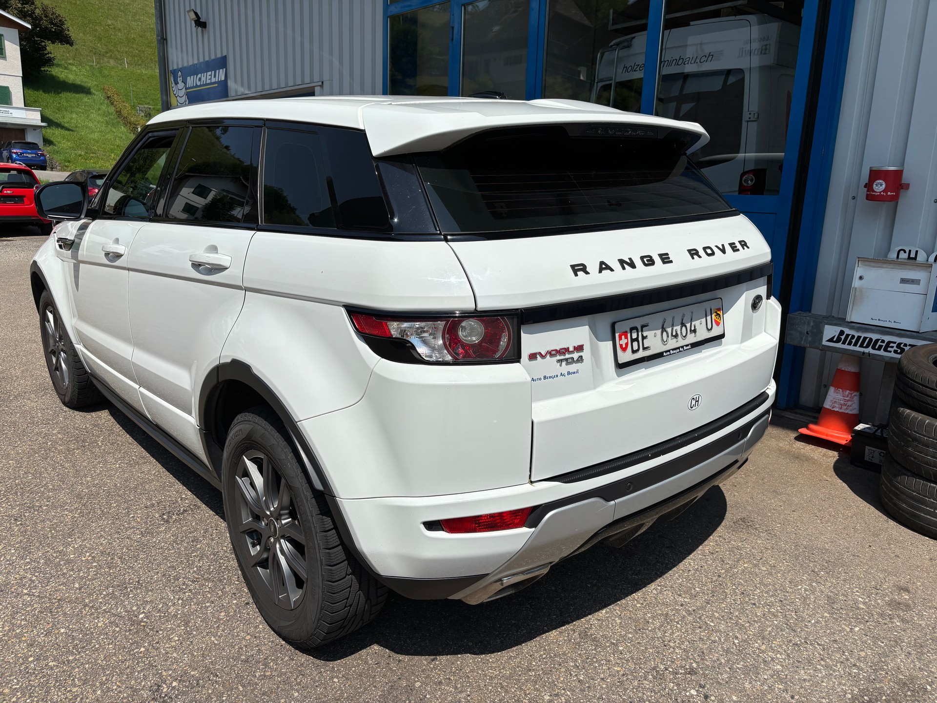 LAND ROVER-image-1