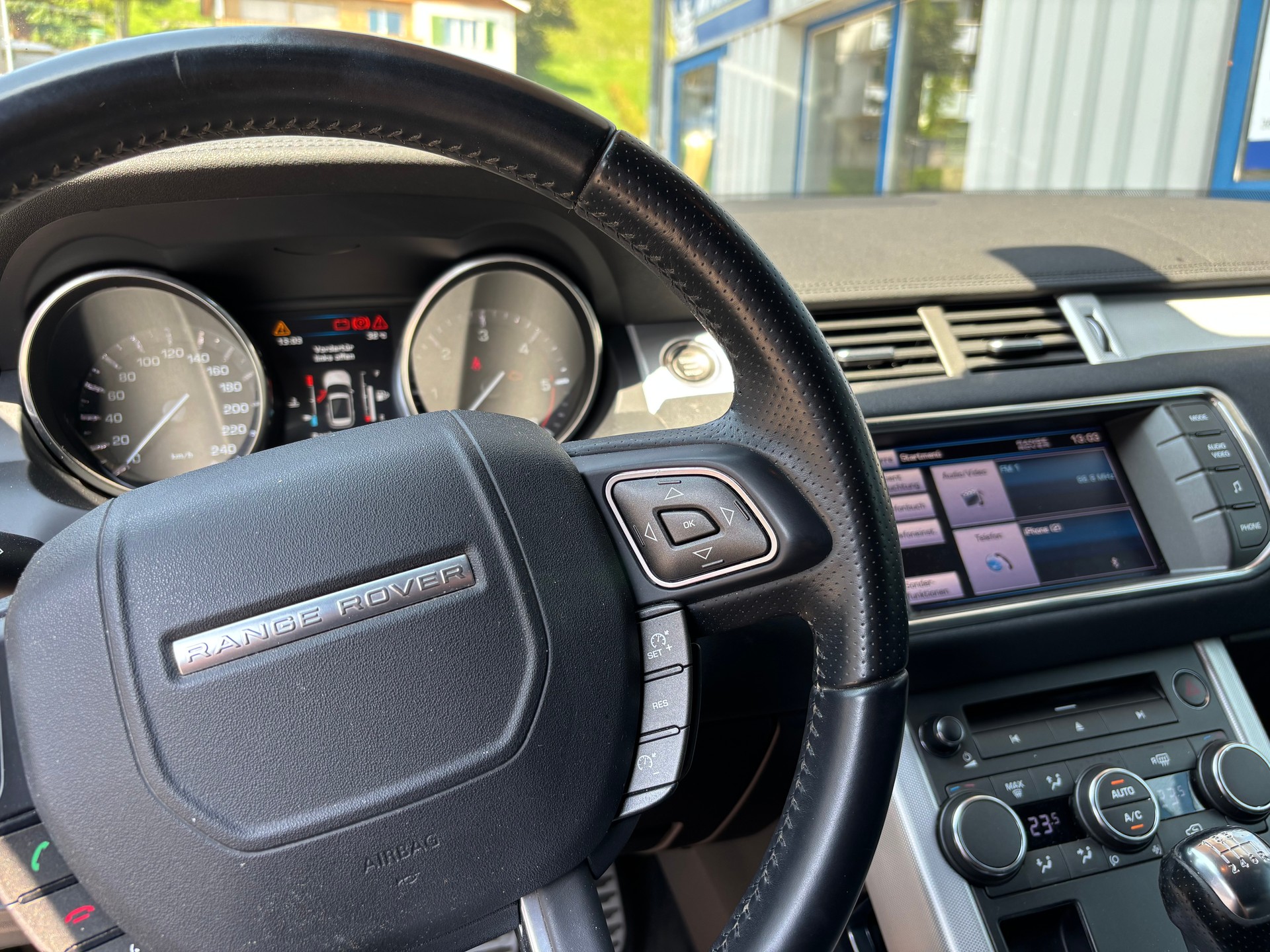 LAND ROVER-image-4