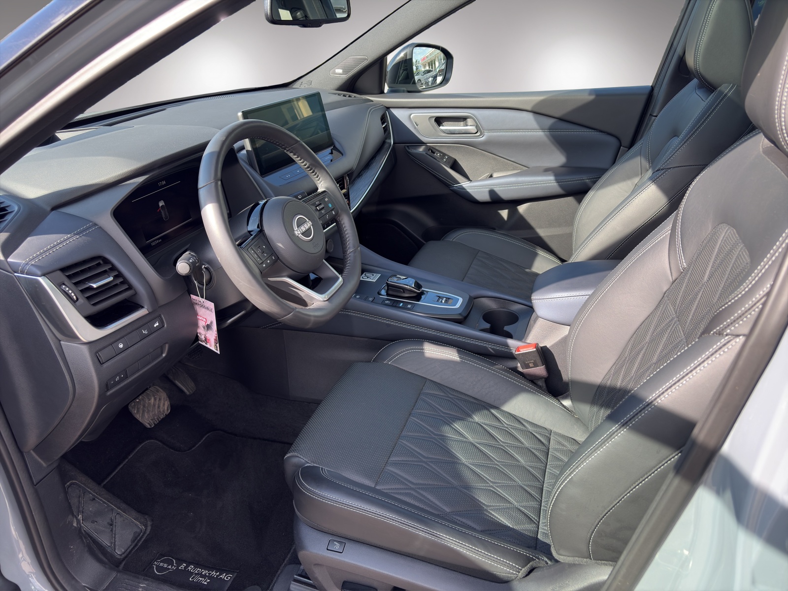 NISSAN Qashqai 1.3 DIG-T 158 Tekna+ 4x4-image-5