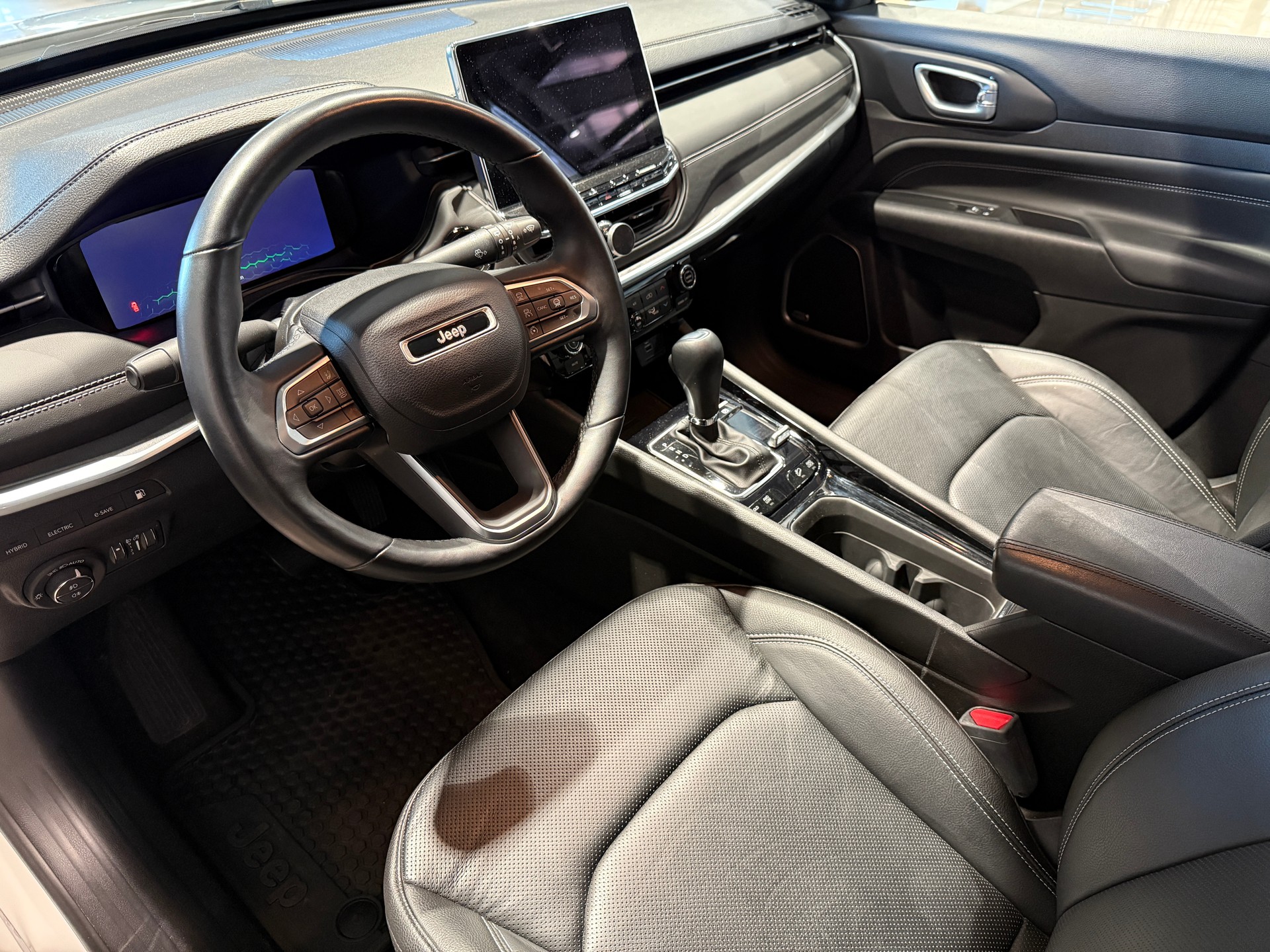 JEEP Compass 1.3 T PHEV Swiss Limited Plus AWD-image-9