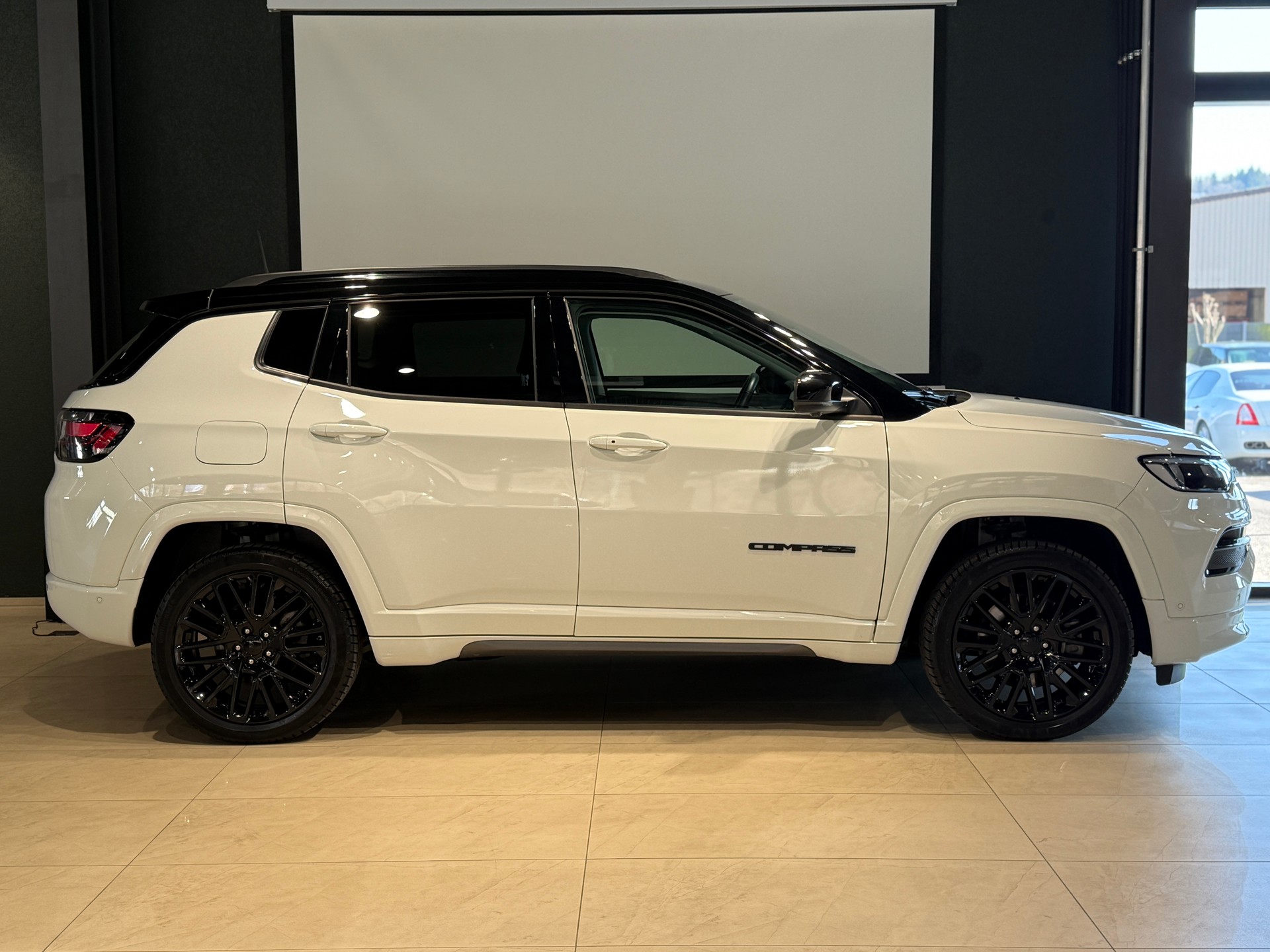 JEEP Compass 1.3 T PHEV Swiss Limited Plus AWD-image-3