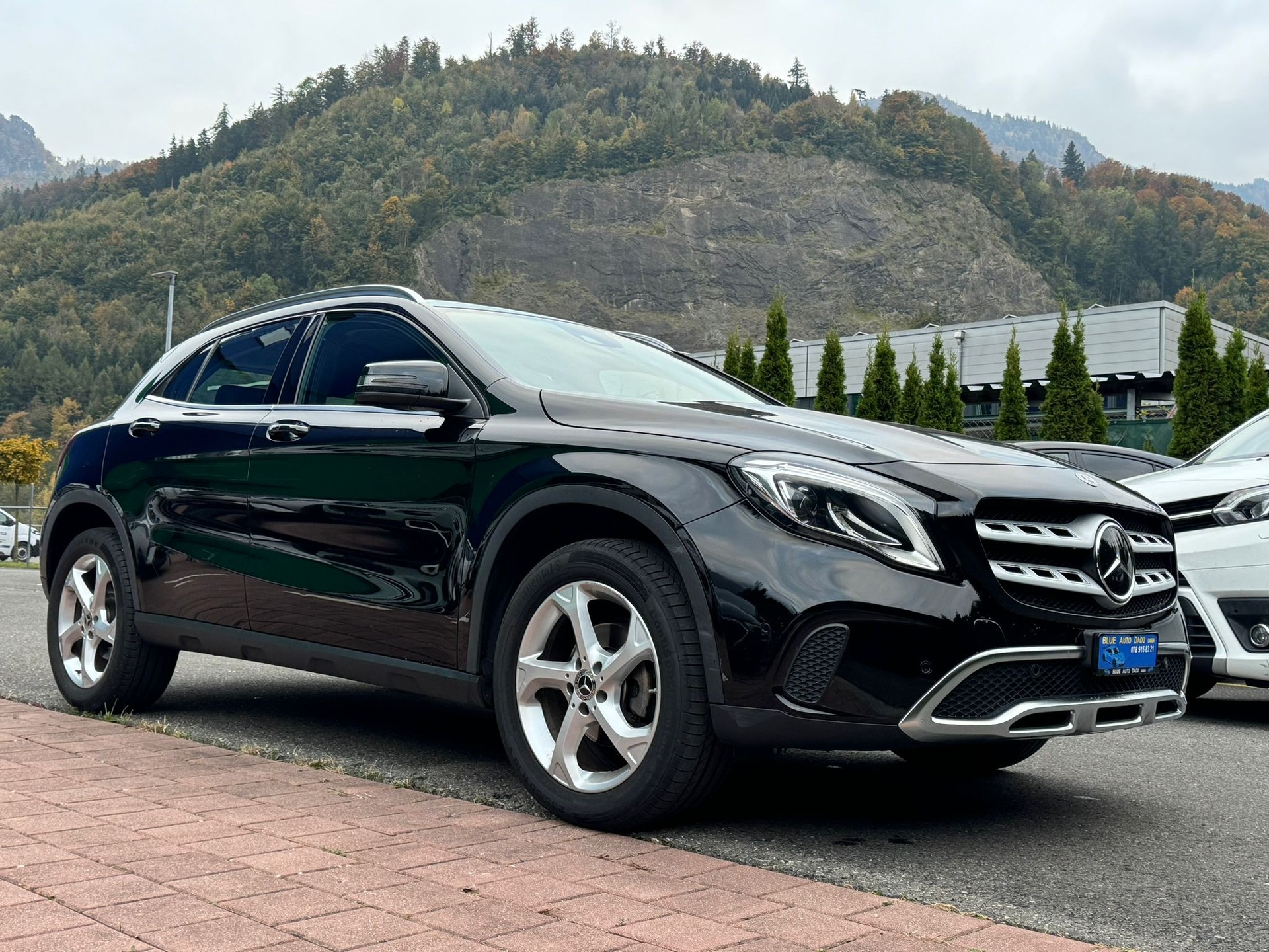 MERCEDES-BENZ GLA 200 d Swiss Star Edition Urban 4Matic 7G-DCT-showroom-element-1