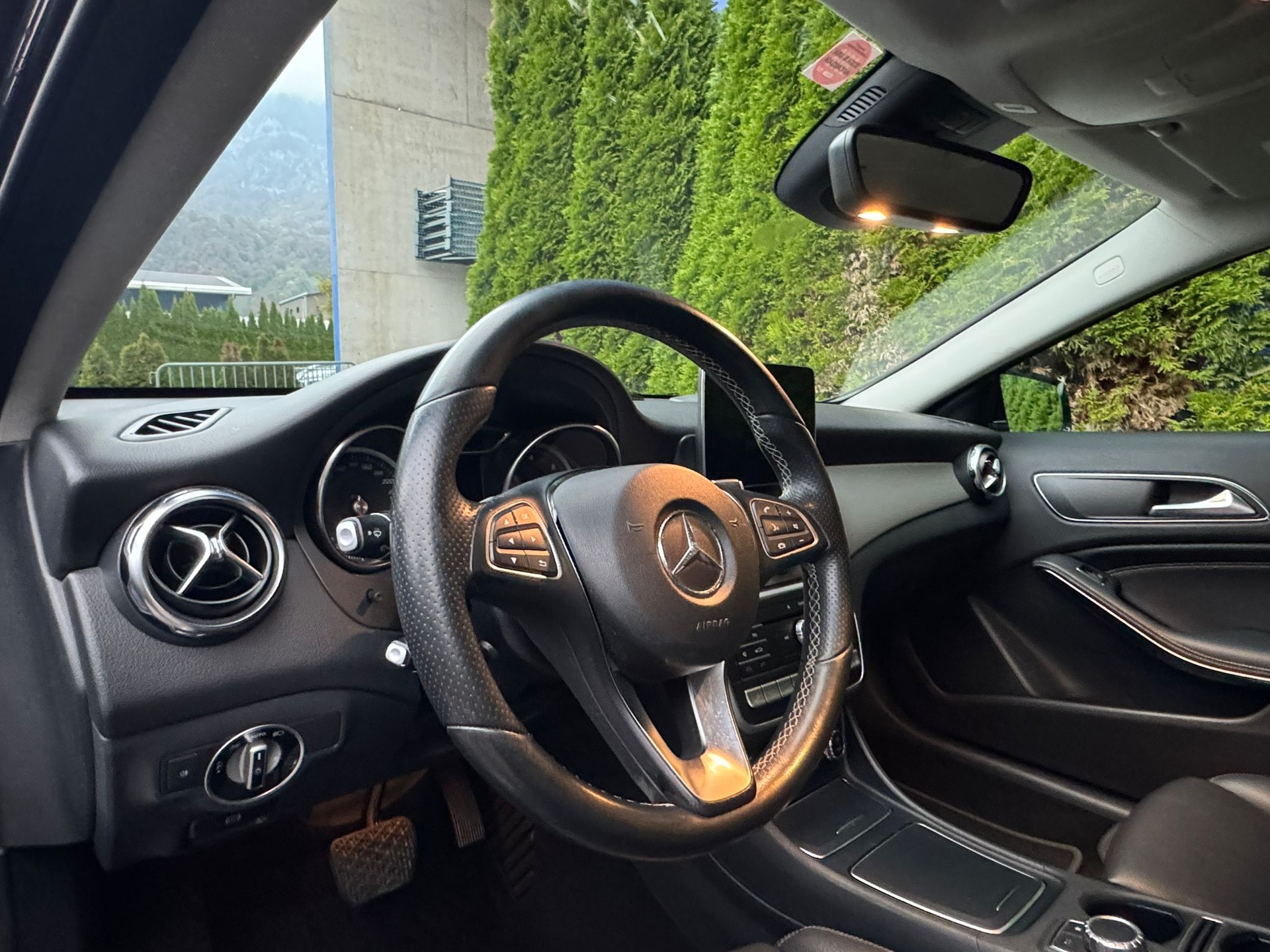 MERCEDES-BENZ GLA 200 d Swiss Star Edition Urban 4Matic 7G-DCT-image-13