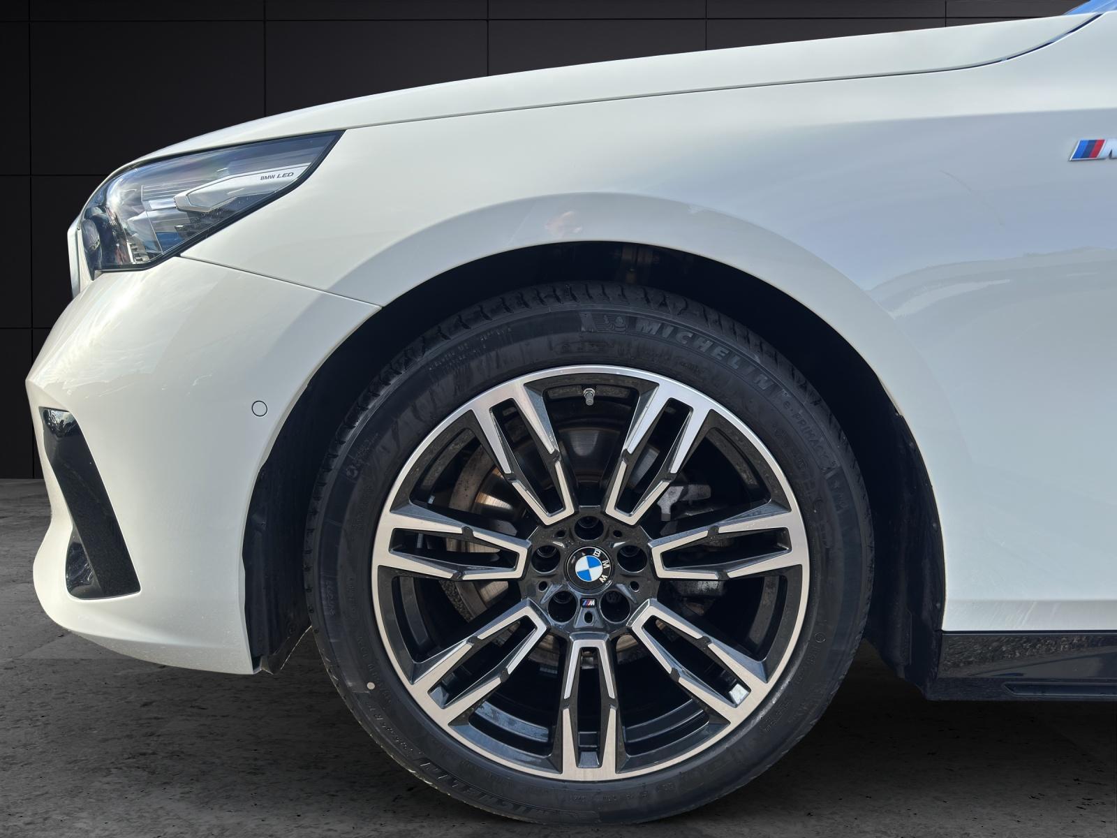 BMW 520d xDrive Touring / Attraktive Leasingzins ab 1,9% bei Abschluss einer BMW Fahrzeugversicherung-image-5