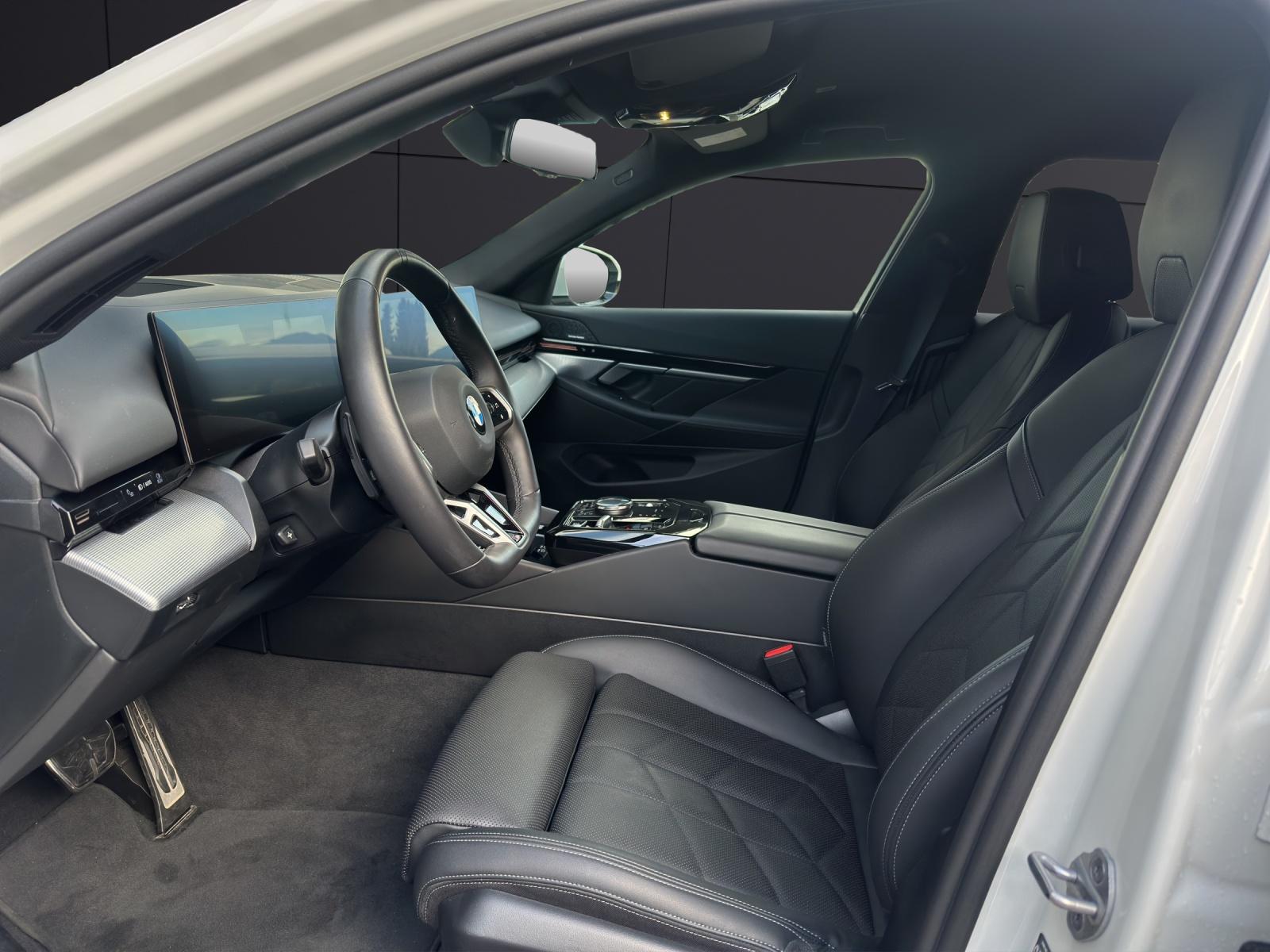 BMW 520d xDrive Touring / Attraktive Leasingzins ab 1,9% bei Abschluss einer BMW Fahrzeugversicherung-image-6